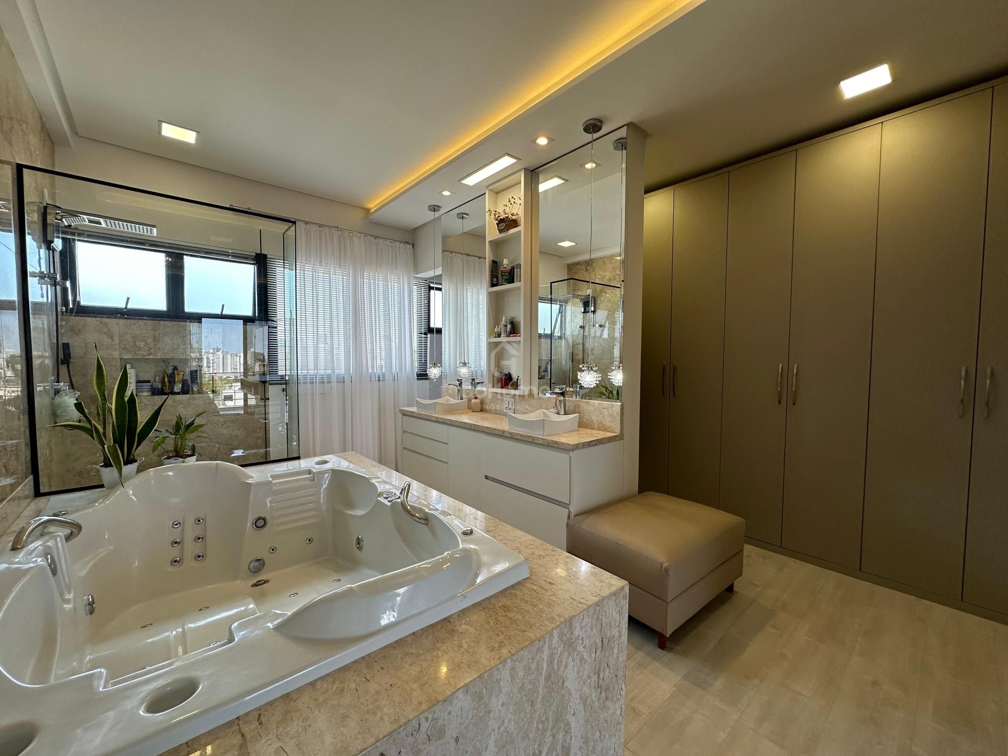 Casa Com 4 Dormitórios e Piscina