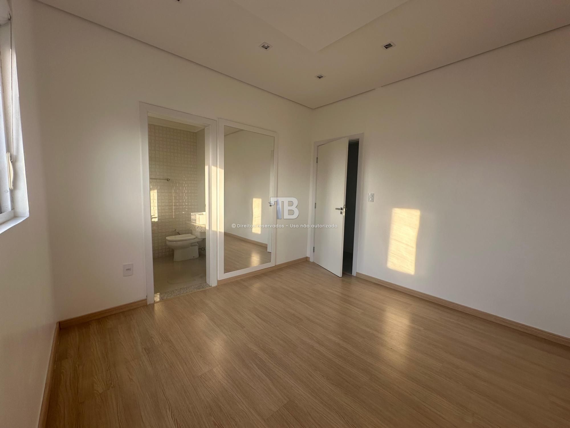 Apartamento Semimobiliado com 3 Suítes