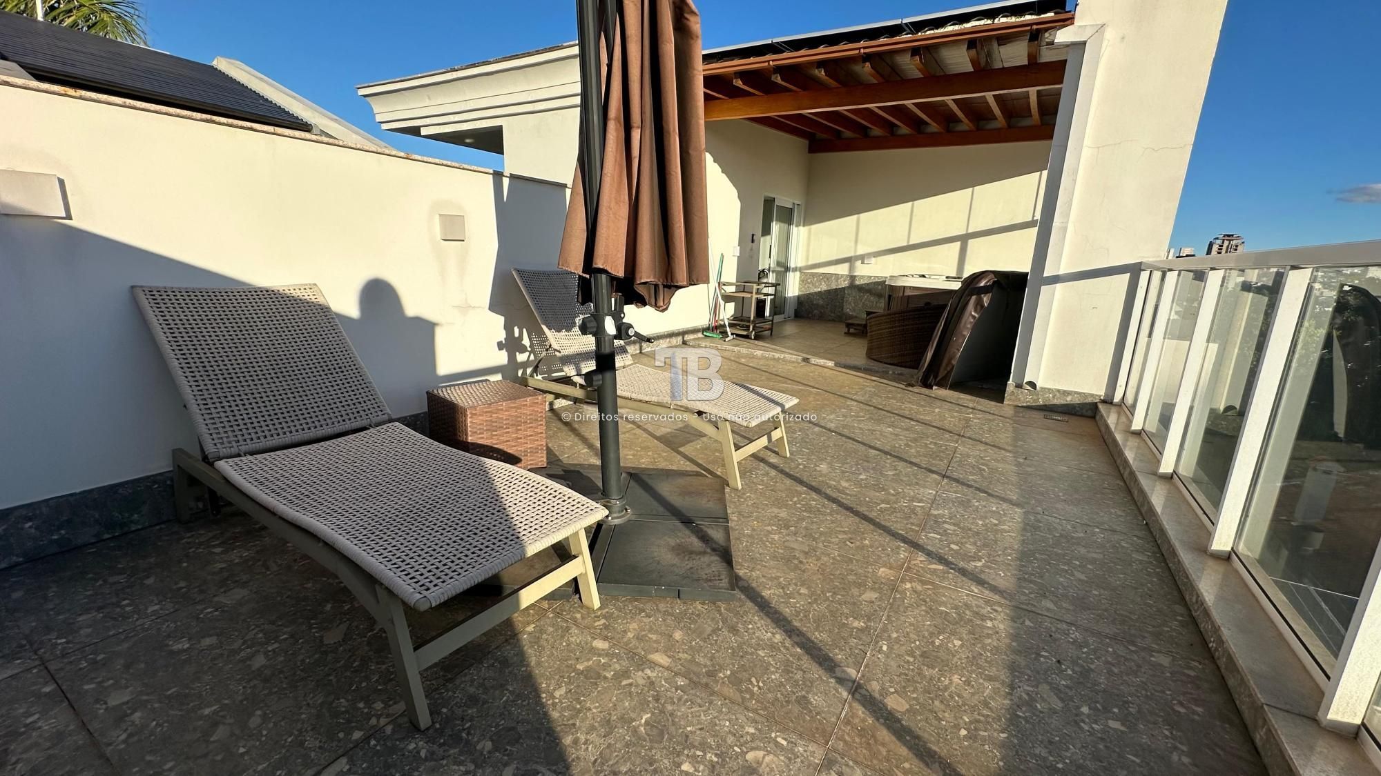 Casa de Alto Padrão Semimobiliada