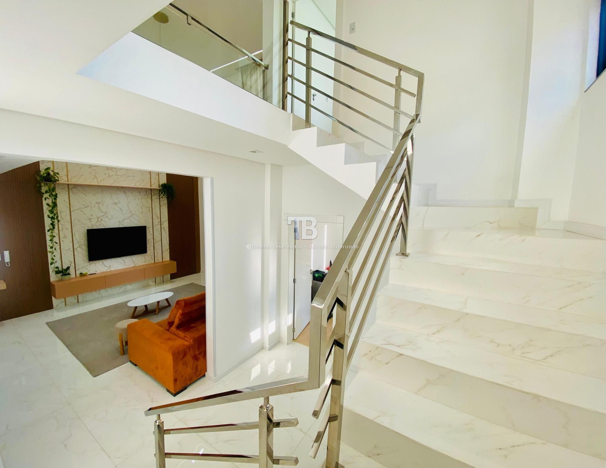 Casa Semimobiliada à Venda no Universitário