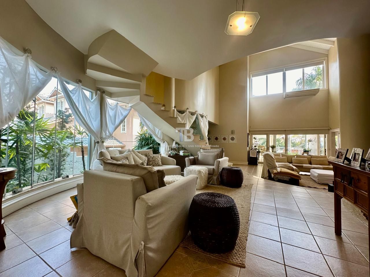 Casa Semimobiliada com 3 Suítes