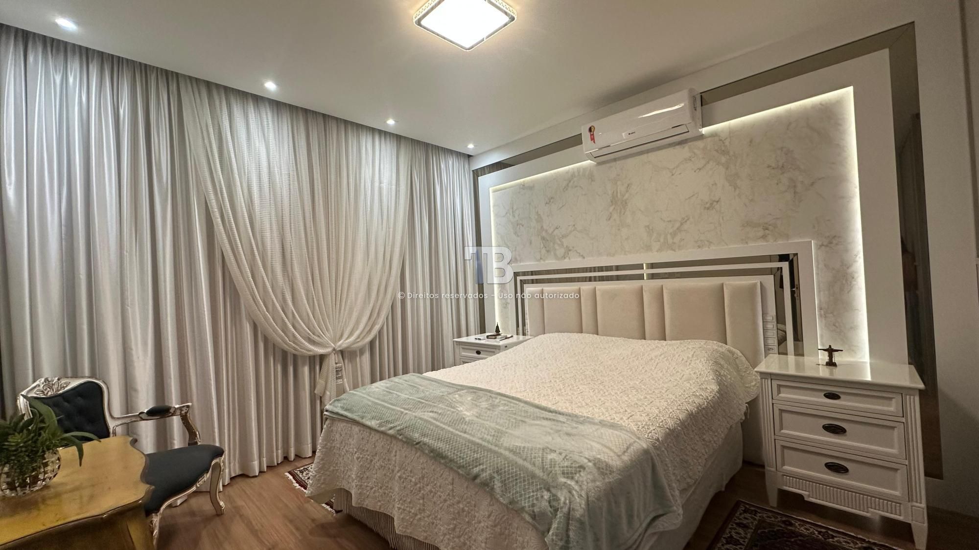 Apartamento Semimobiliado no Centro