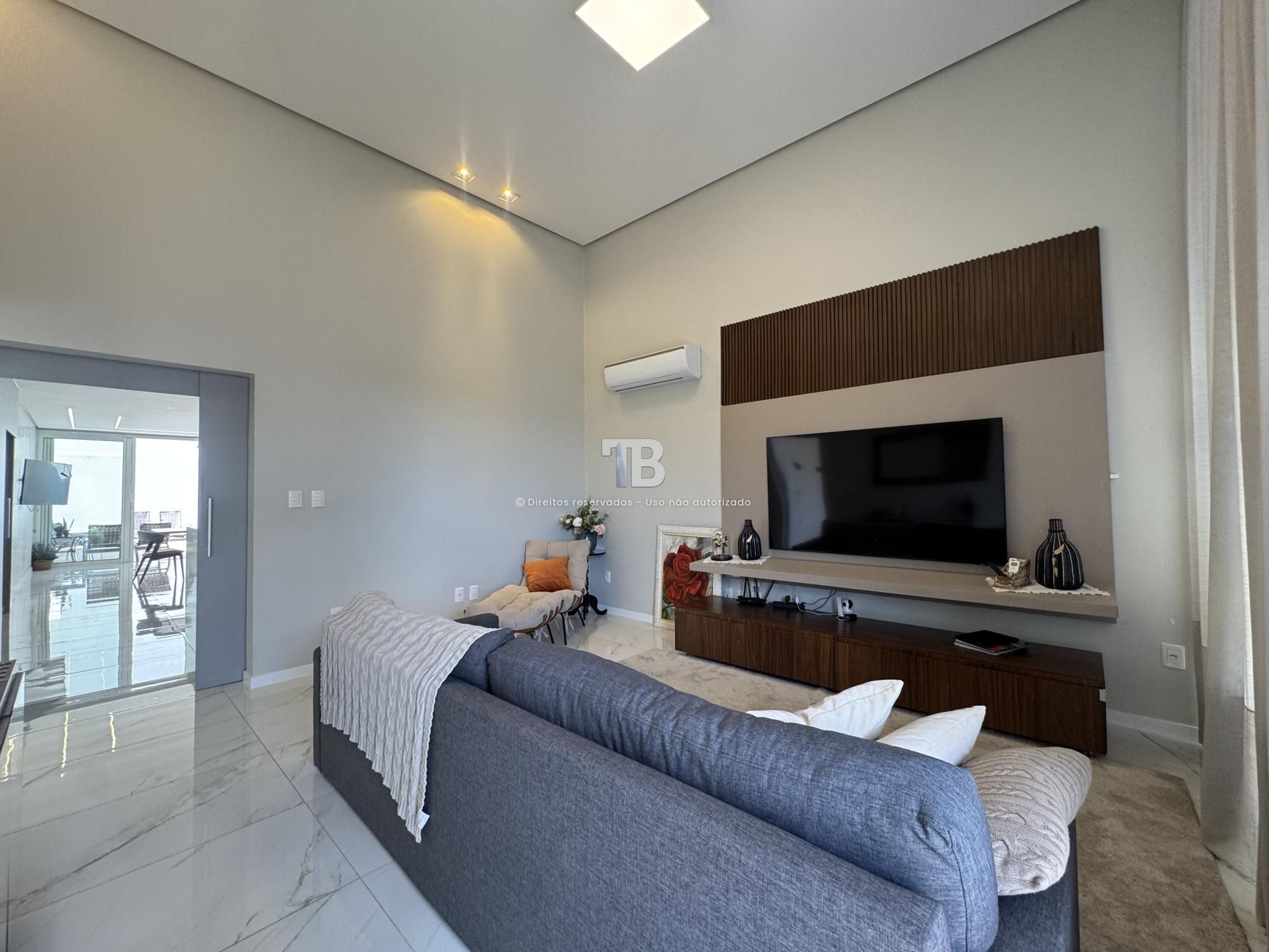 3781 – Casa semimobiliada no Paraíso com piscina, 2 suítes e closet