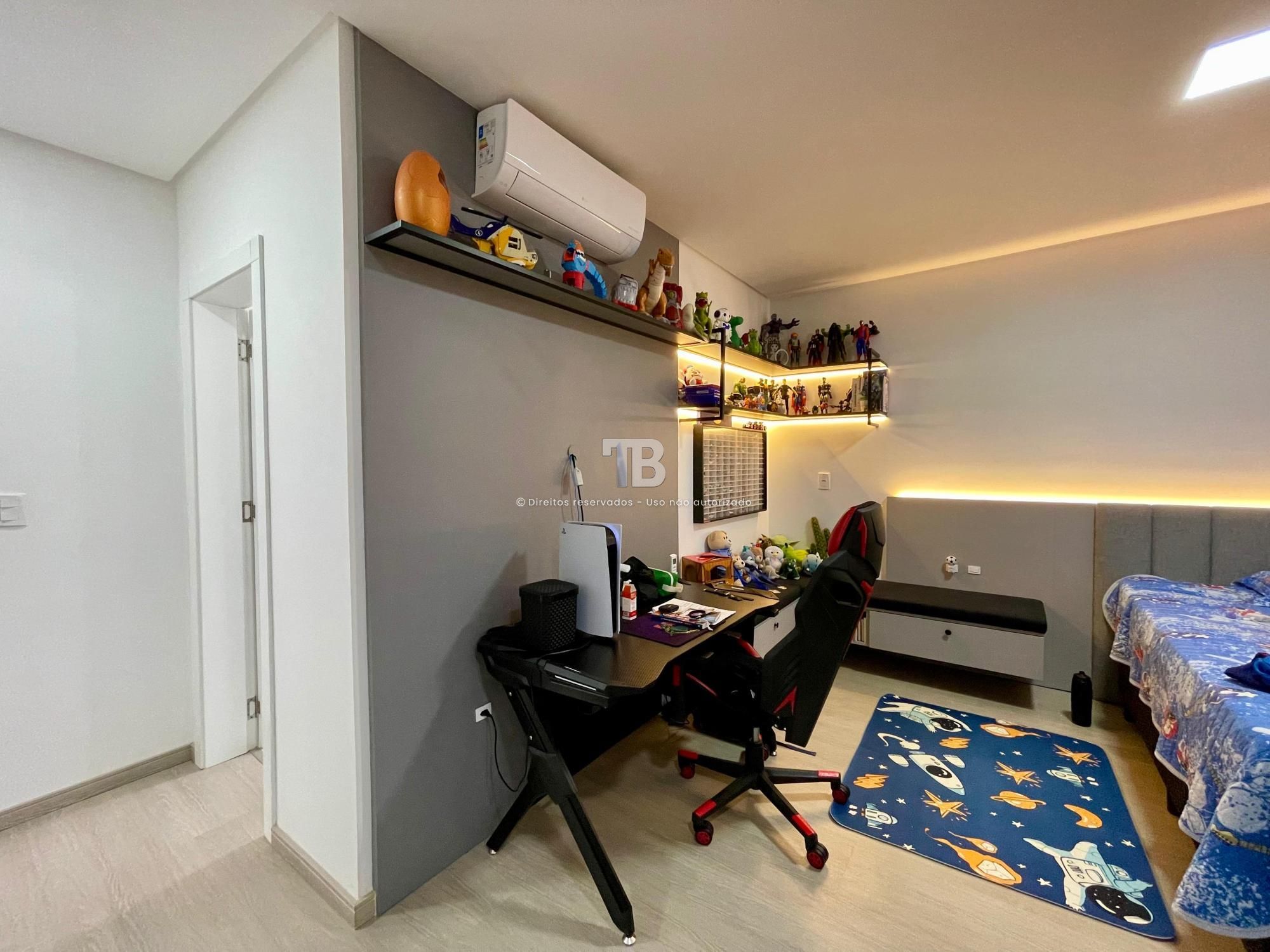 Casa à Venda com 3 suítes