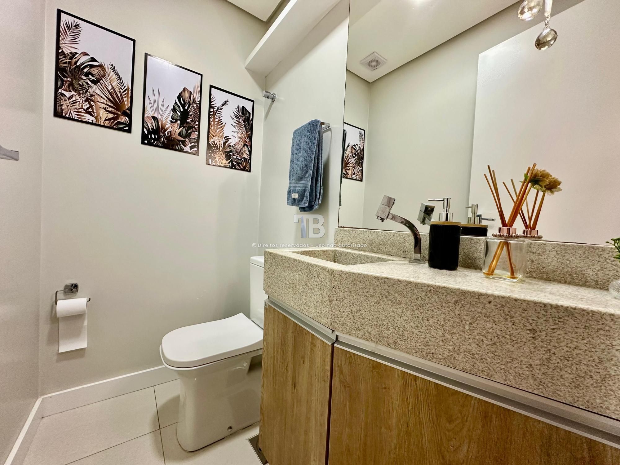 Apartamento Semimobiliado com 3 suítes