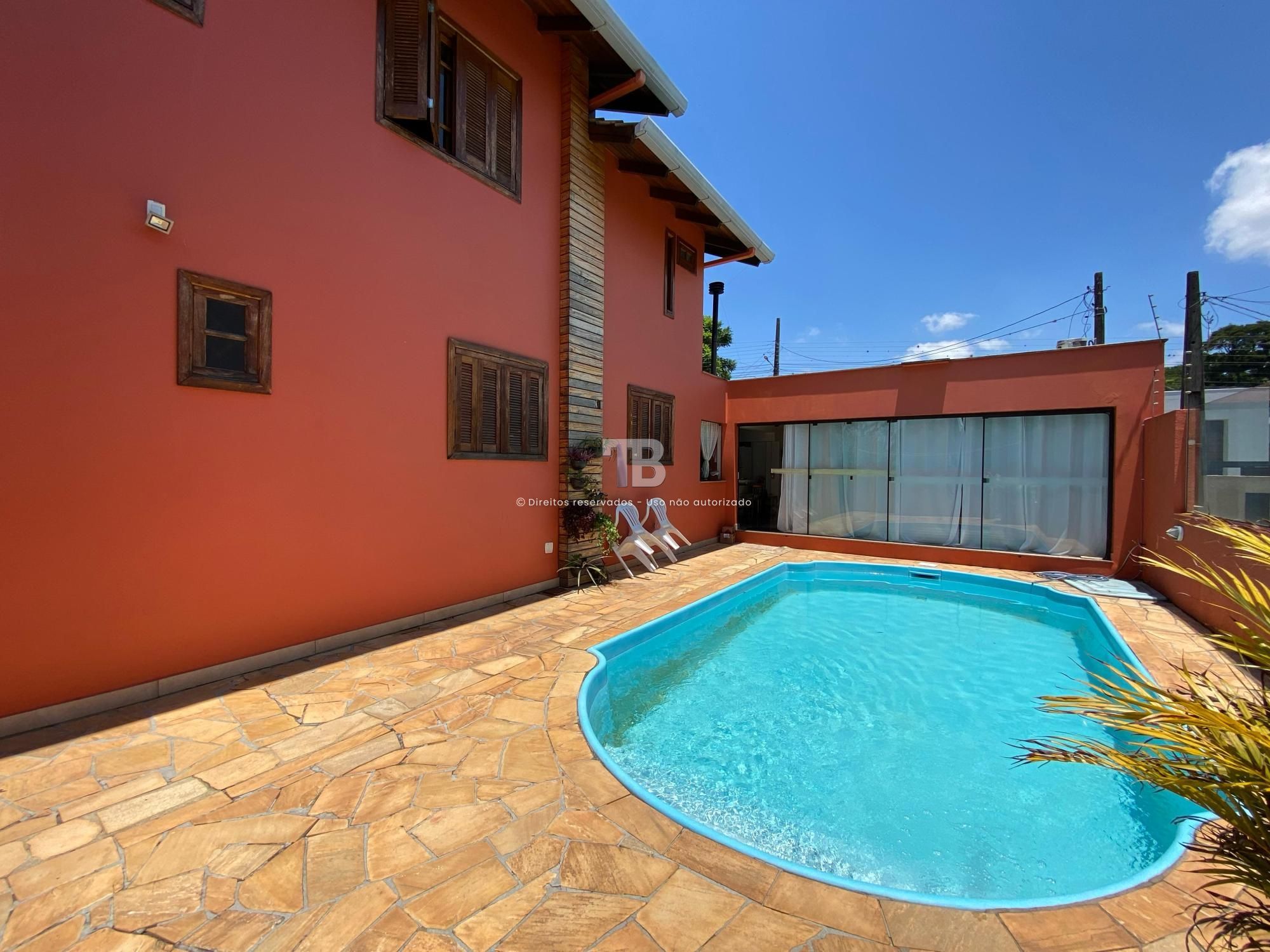 Casa Semimobiliada com Piscina