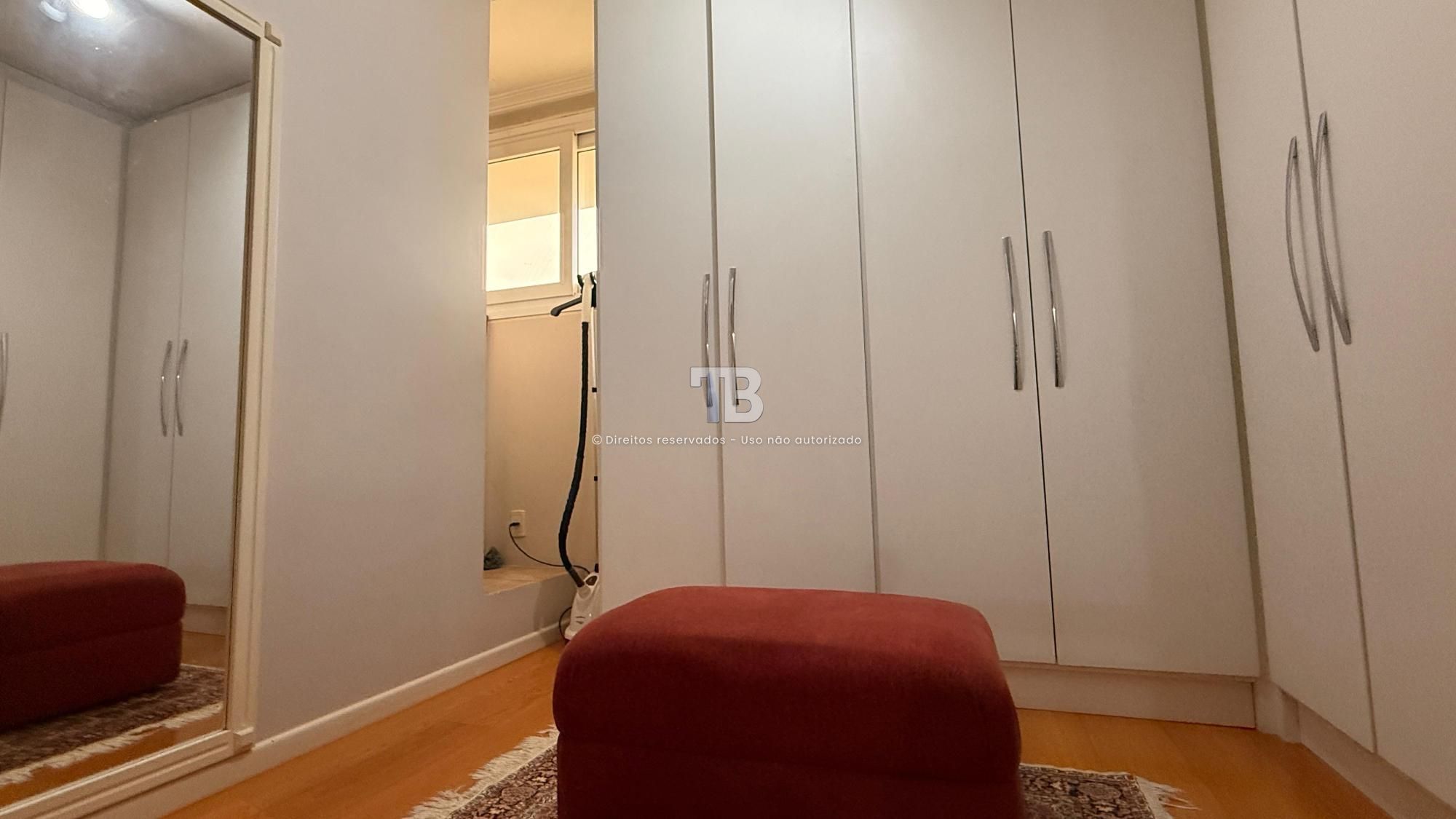 Casa Semimobiliada com quatro dormitórios