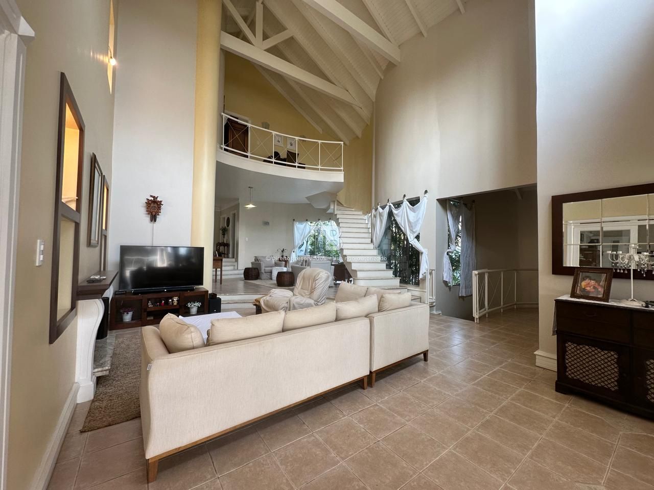 Casa Semimobiliada com 3 Suítes