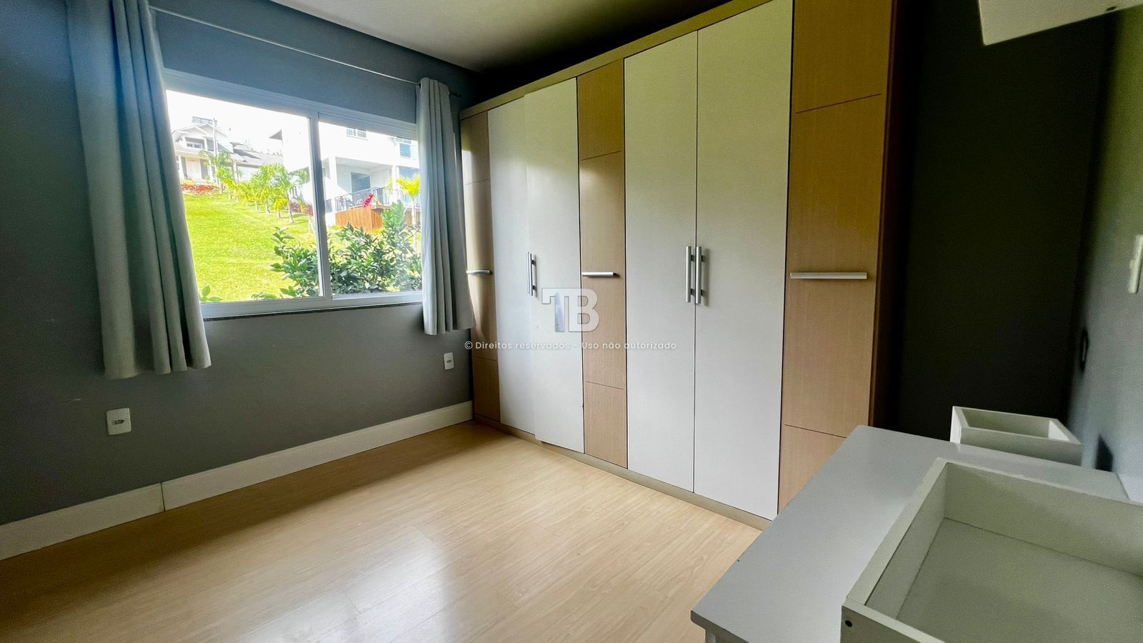 Casa em Condomínio Fechado Semimobiliada