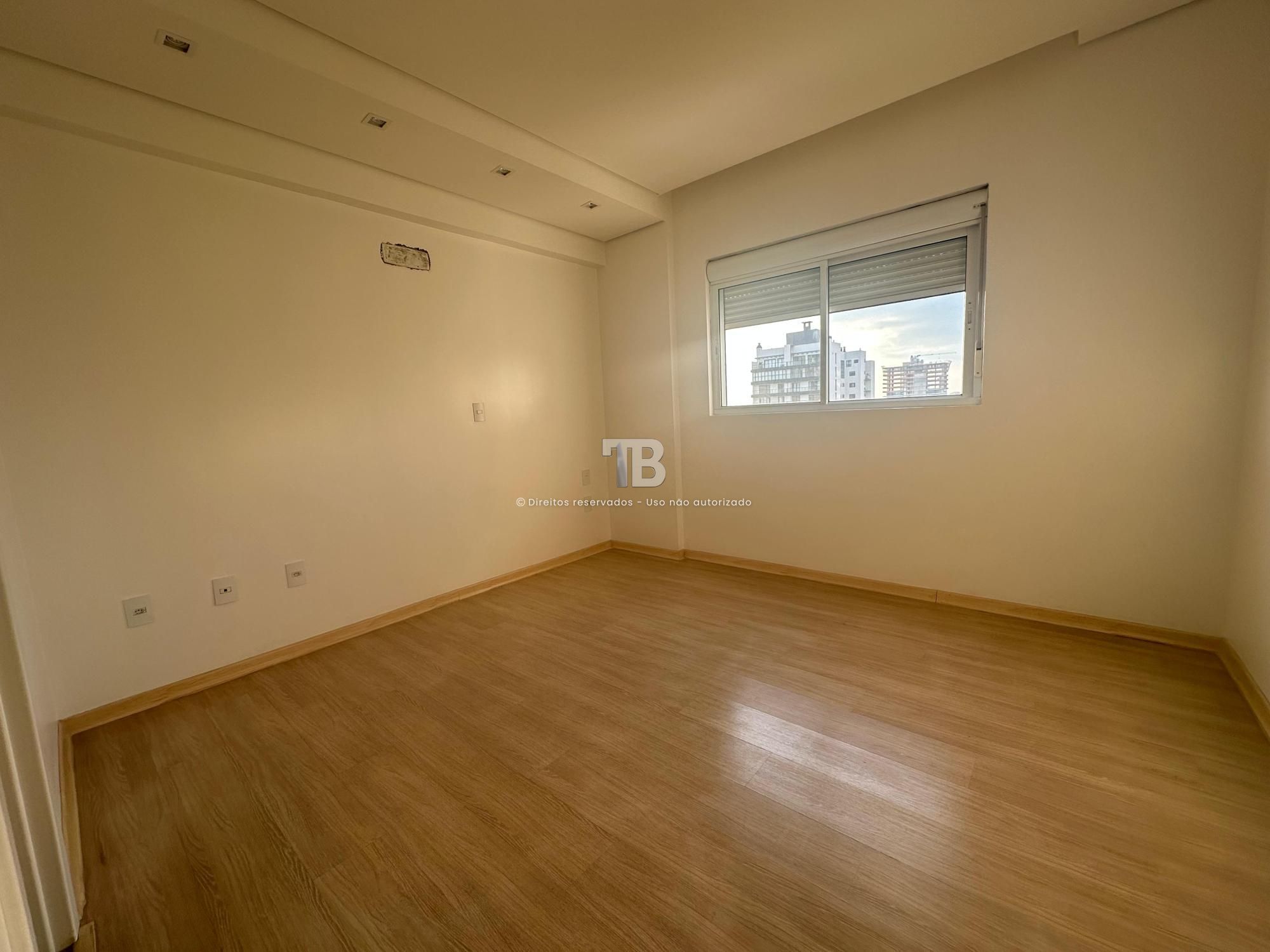 Apartamento Semimobiliado com 3 Suítes