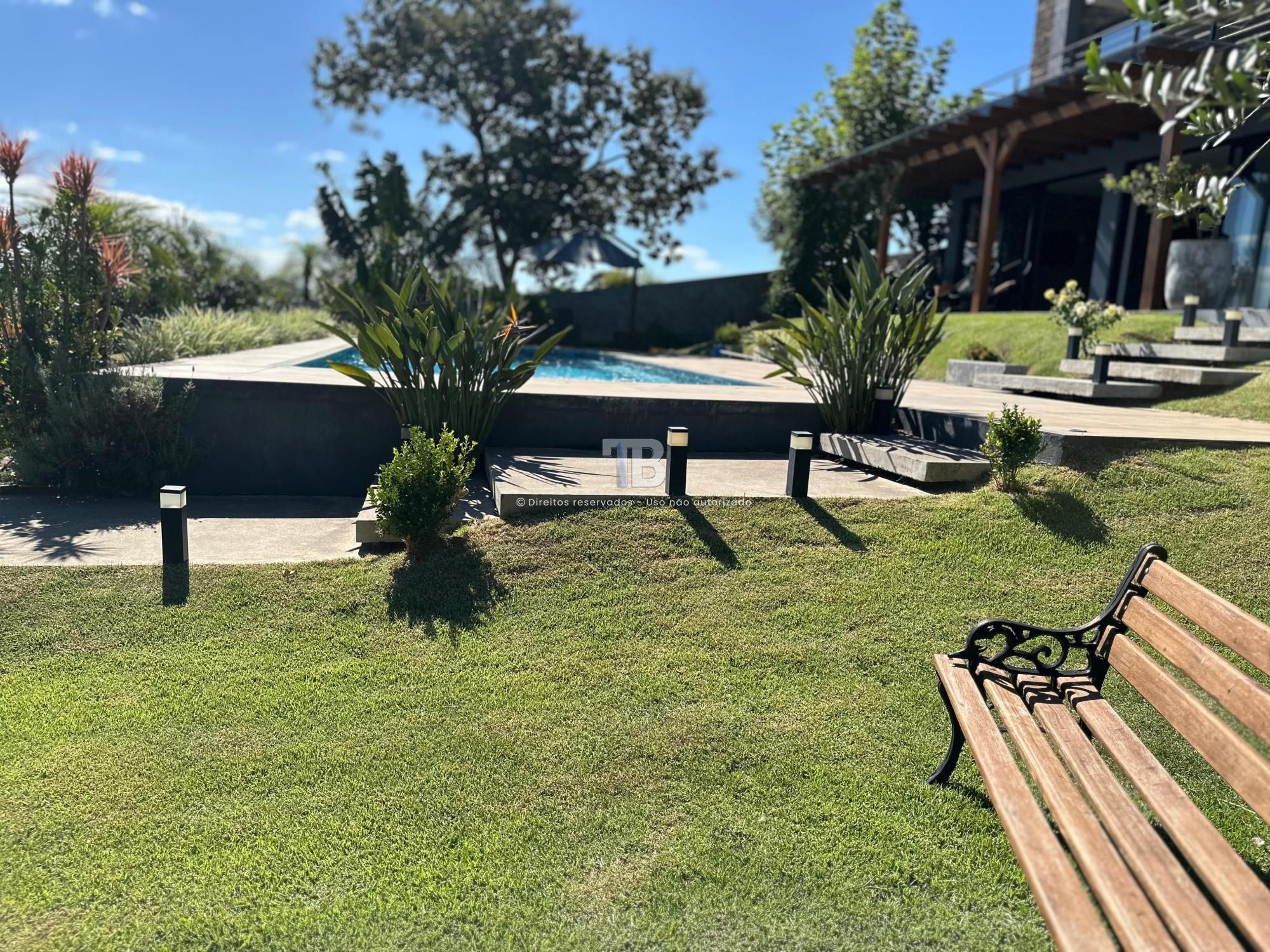 Casa Mobiliada em Condomínio Fechado