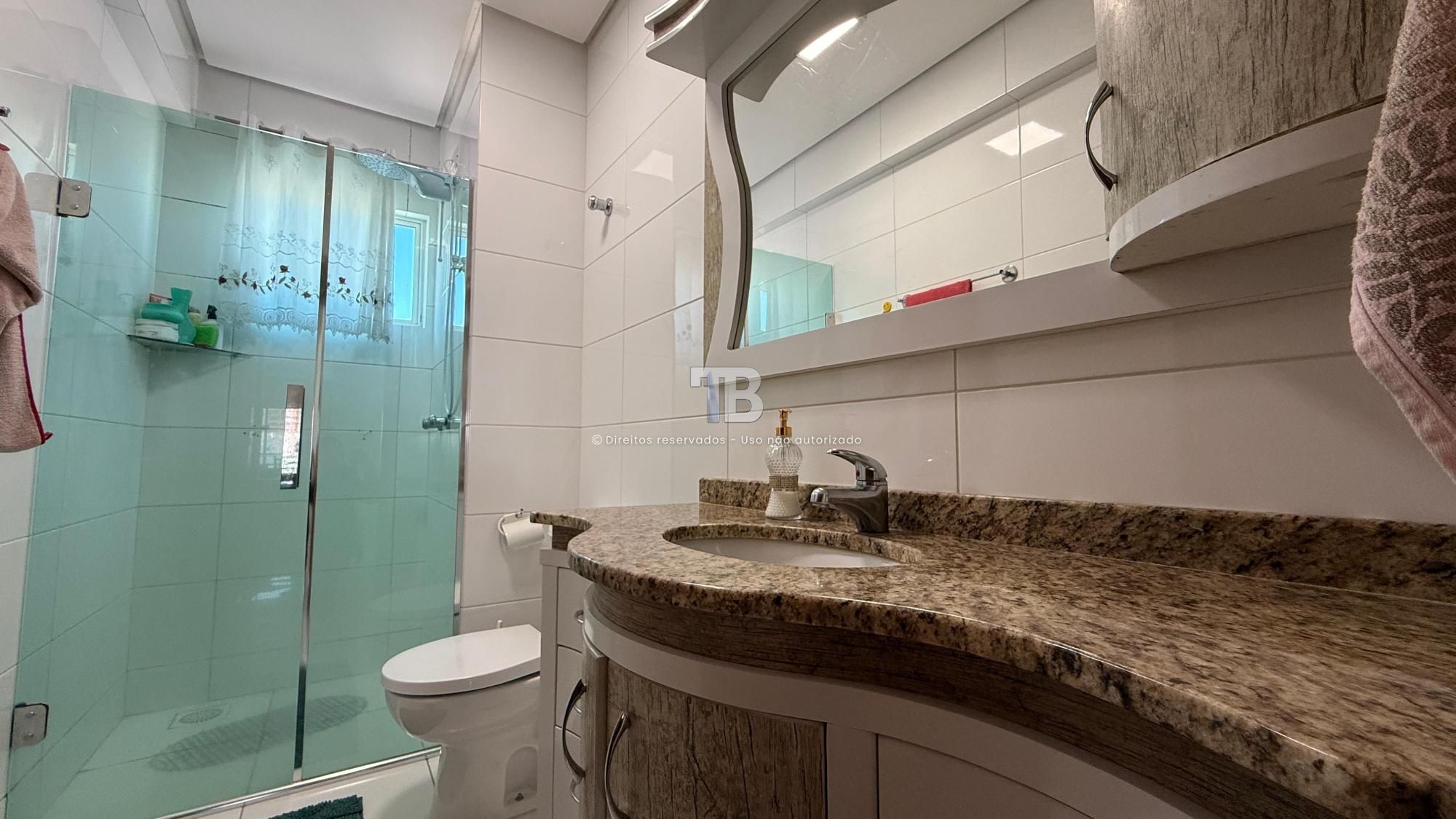 Apartamento Semimobiliado com 4 dormitórios