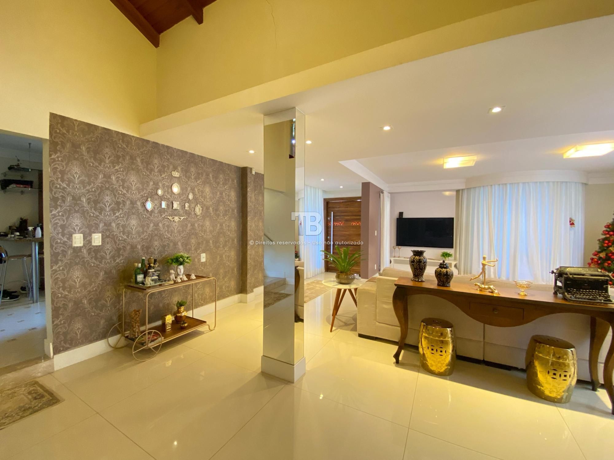 Casa Semimobiliada com Piscina