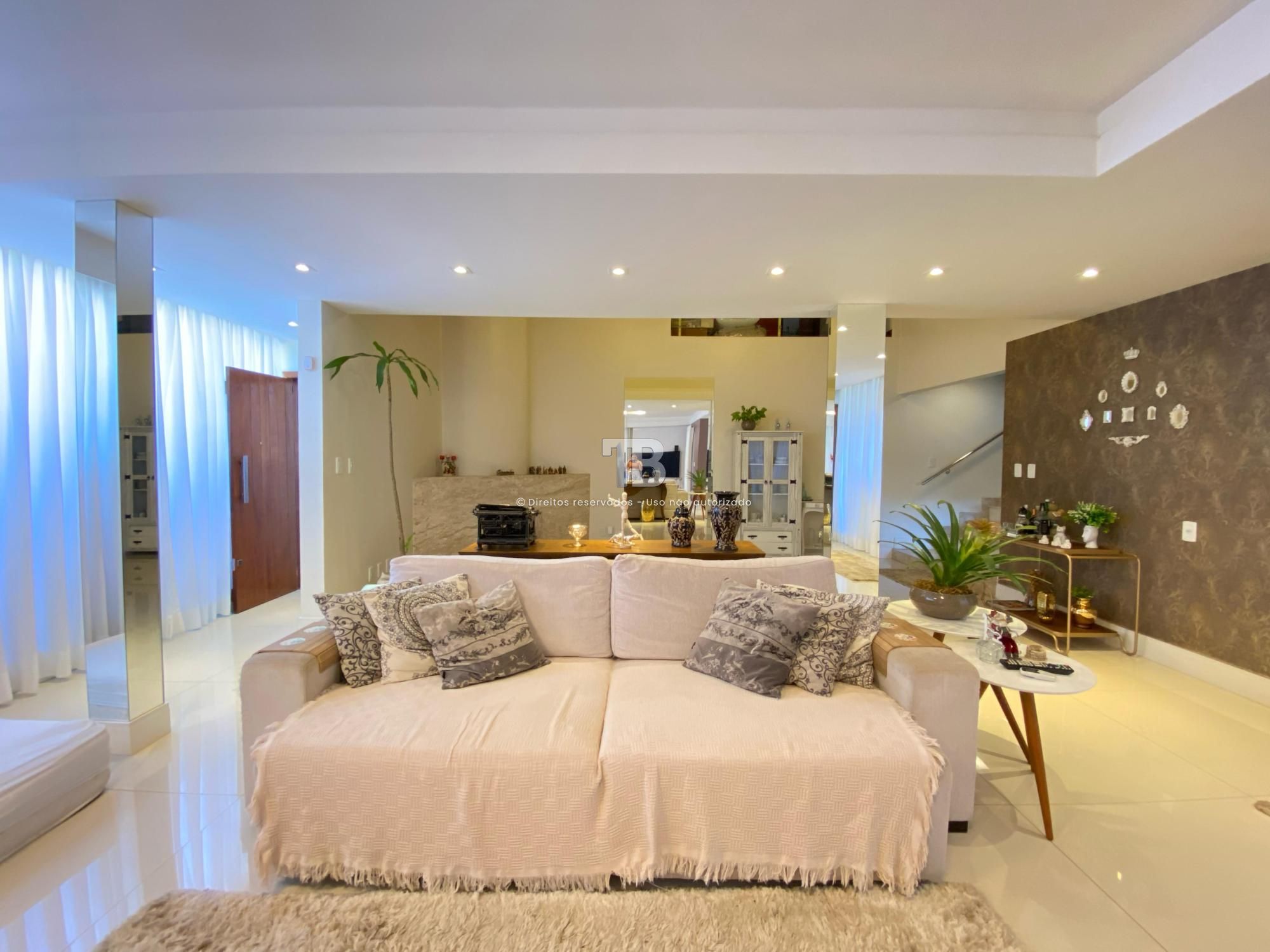 Casa Semimobiliada com Piscina