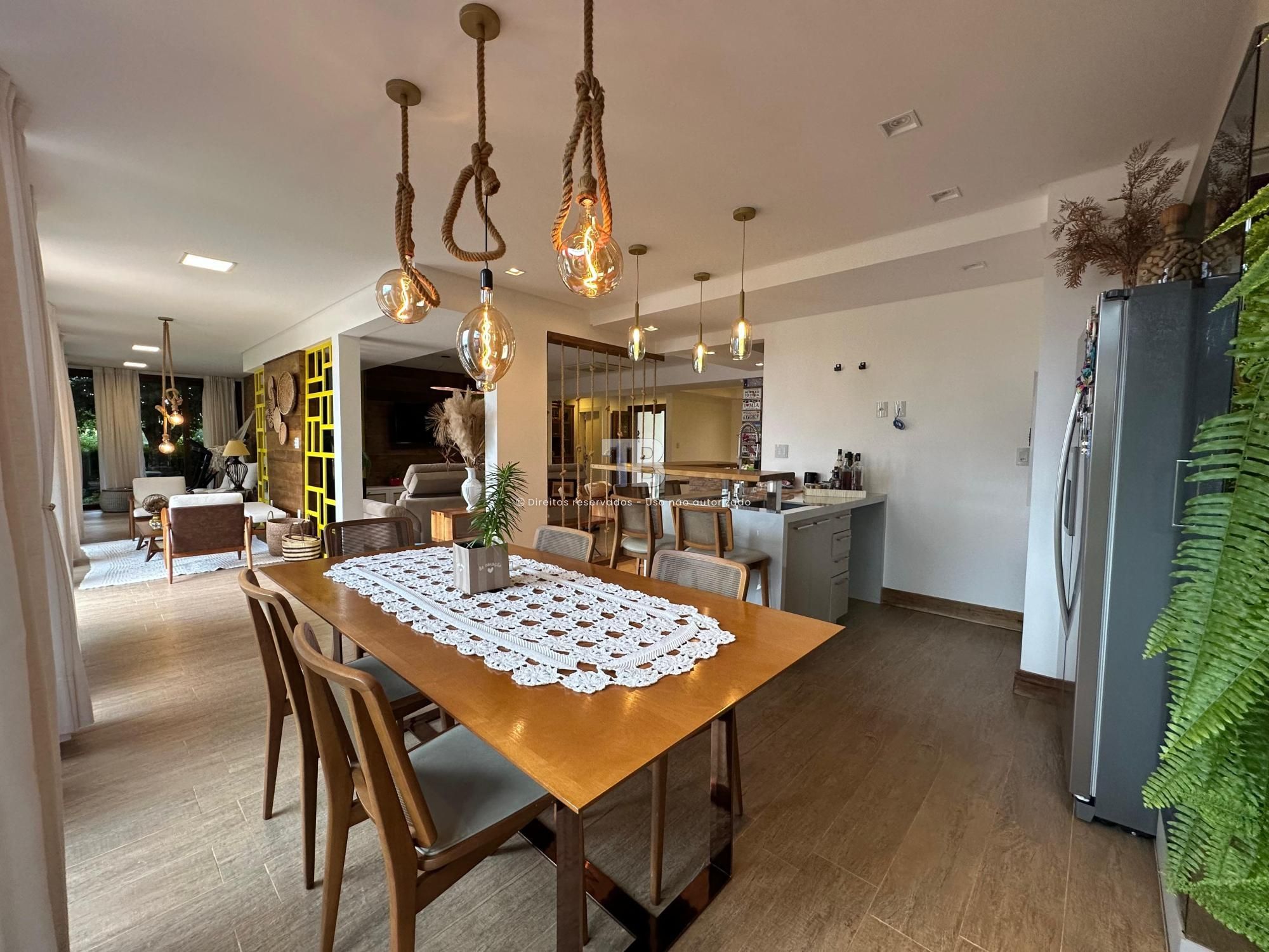 Casa em Condomínio Fechado