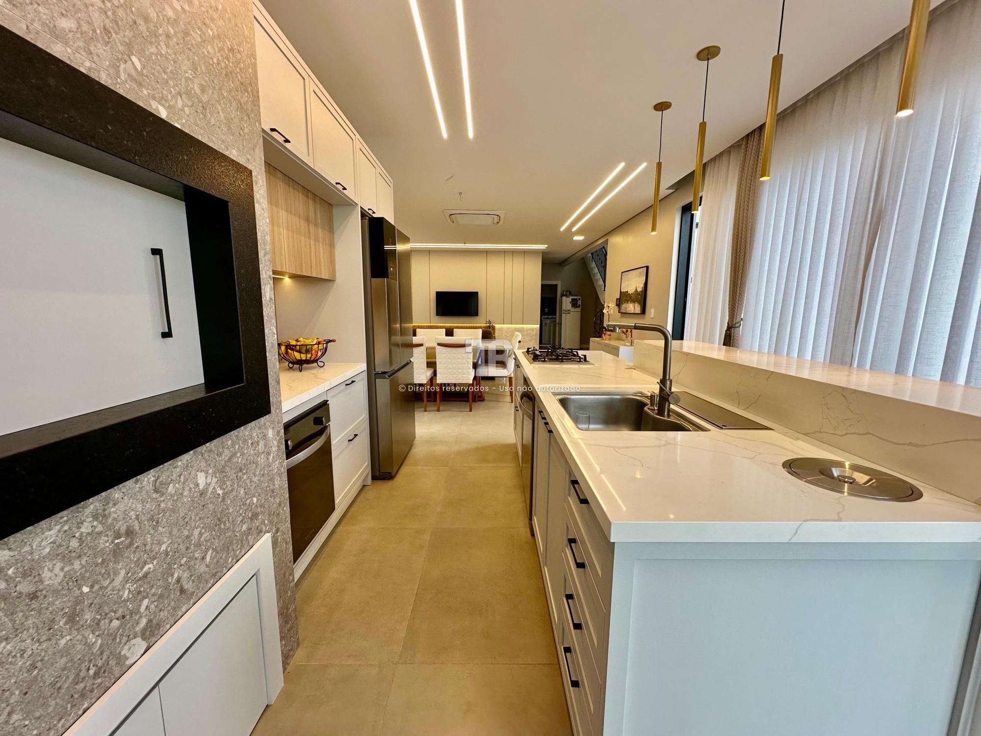 Casa Semimobiliada com Piscina