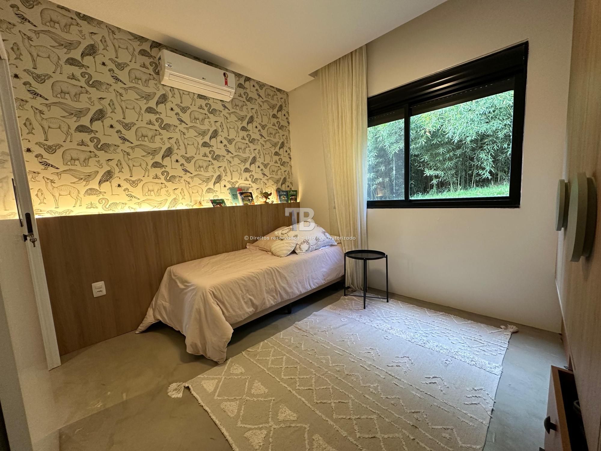 Casa térrea em condomínio fechado