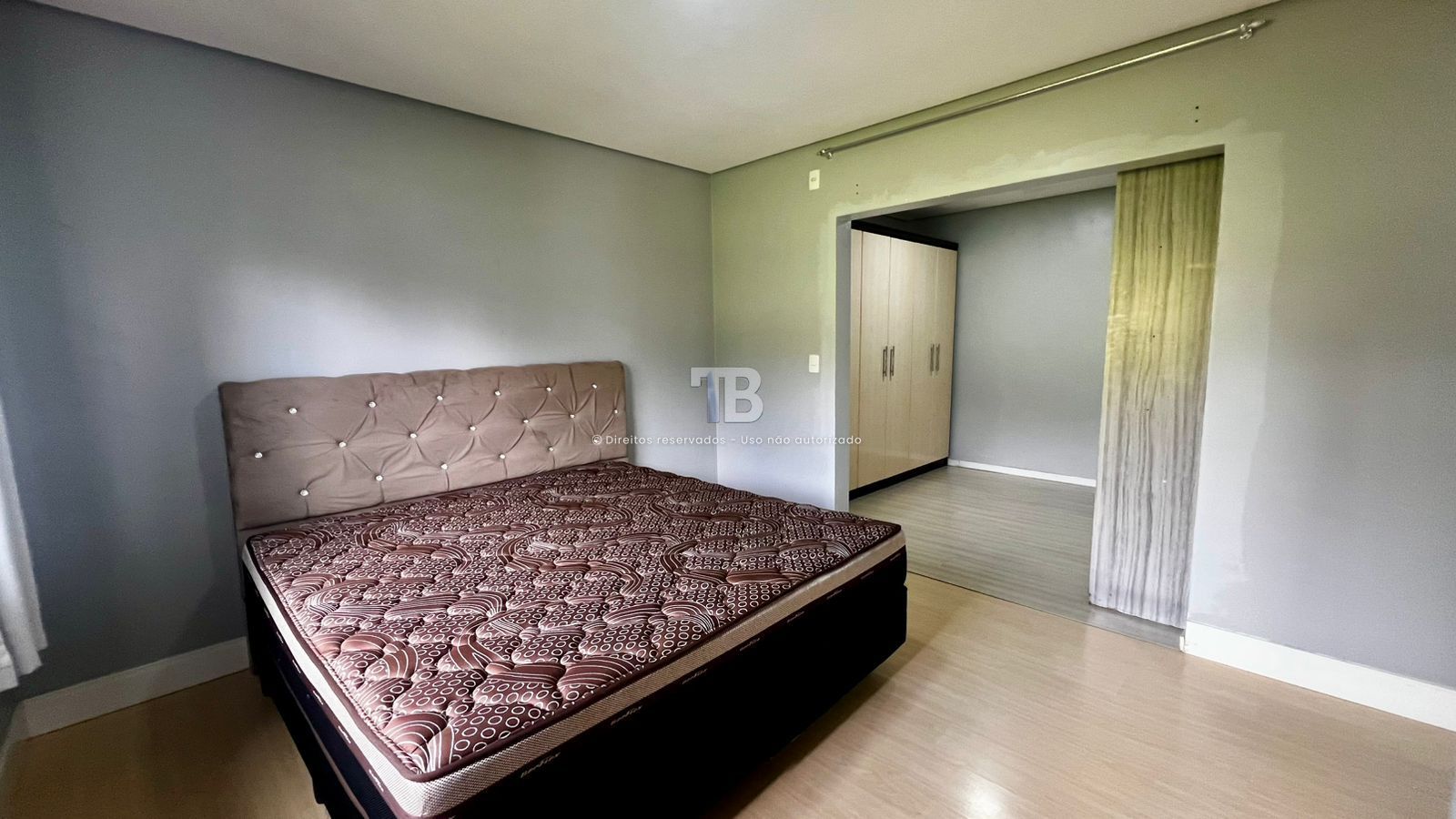 Casa em Condomínio Fechado Semimobiliada