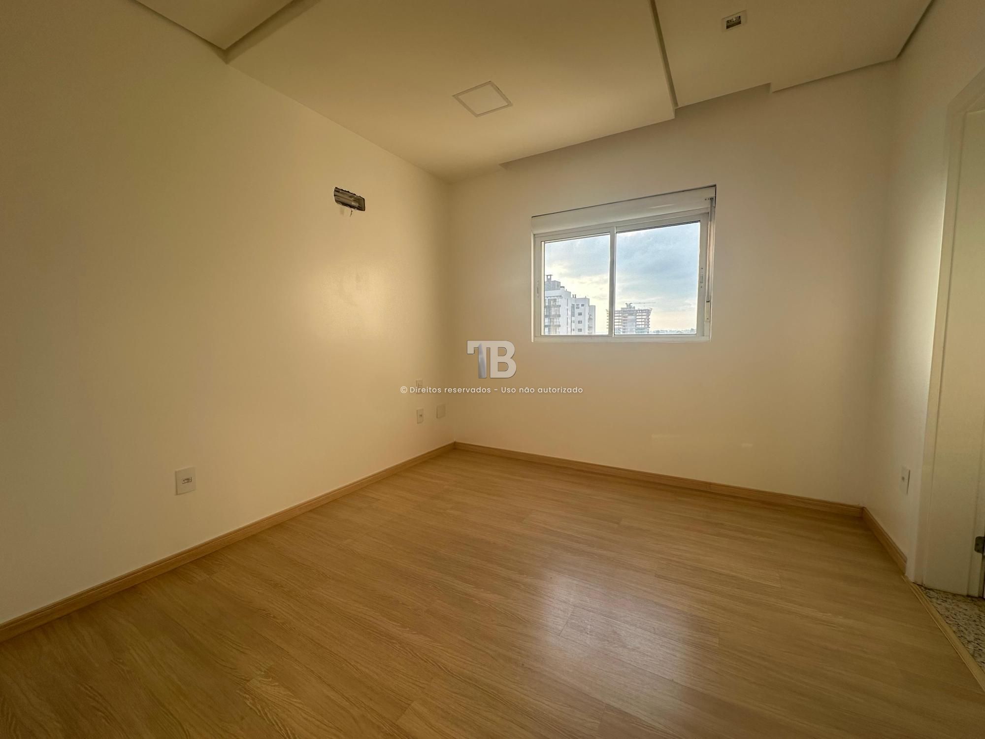 Apartamento Semimobiliado com 3 Suítes