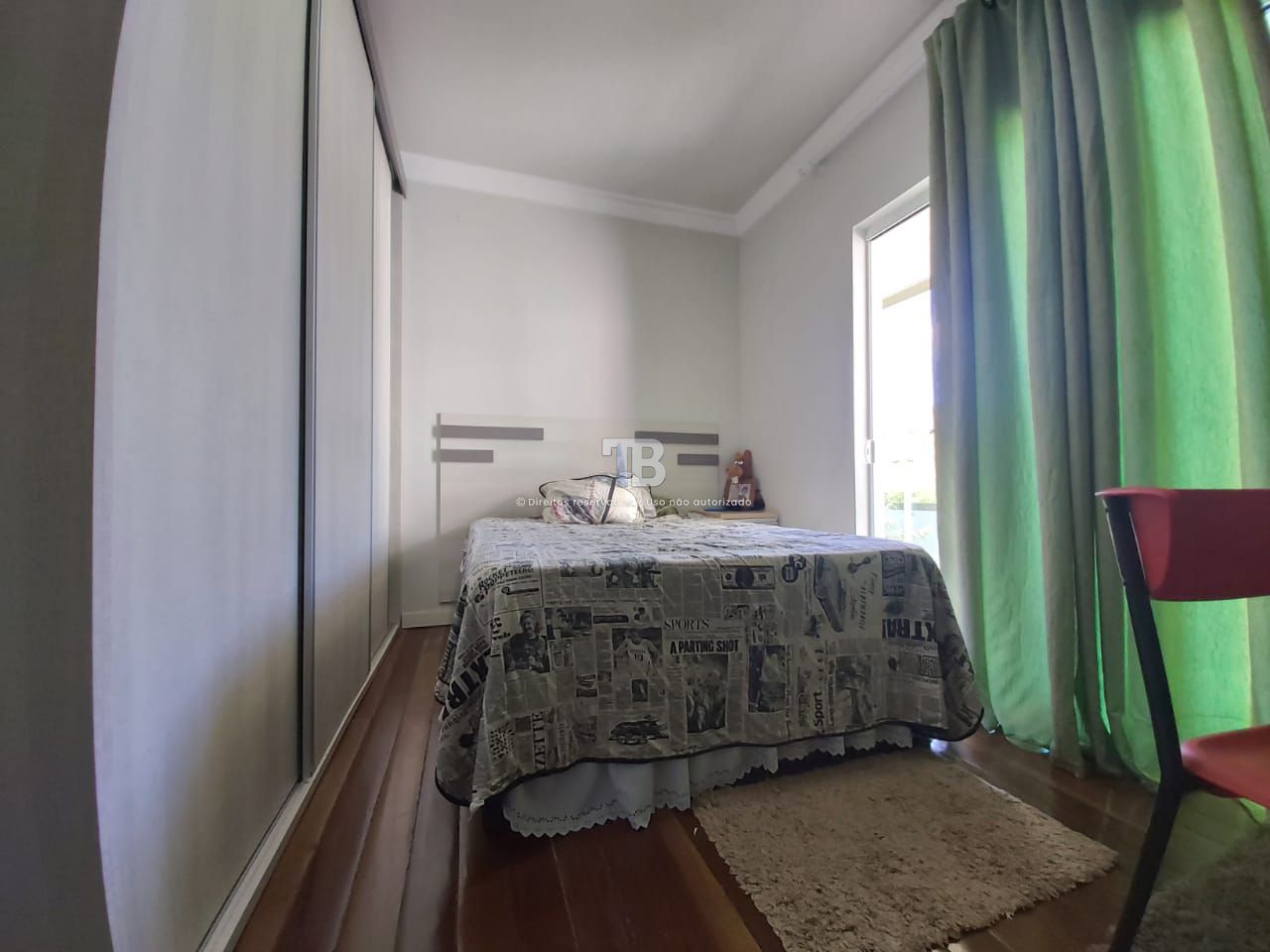 Casa semimobiliada com 4 quartos