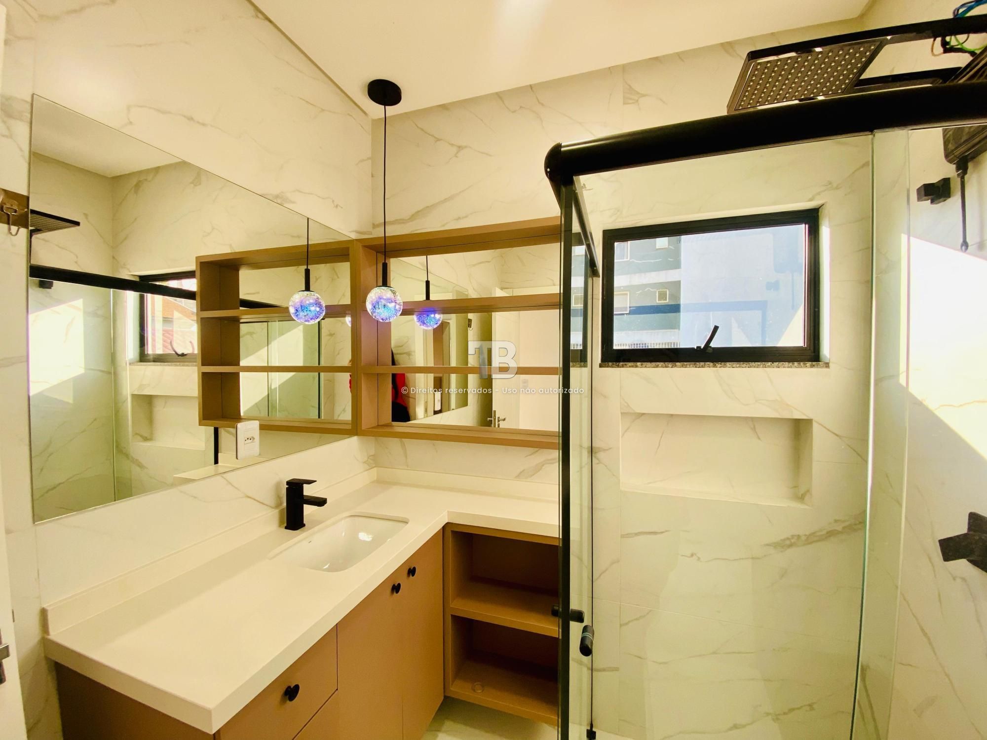 Casa Semimobiliada à Venda no Universitário