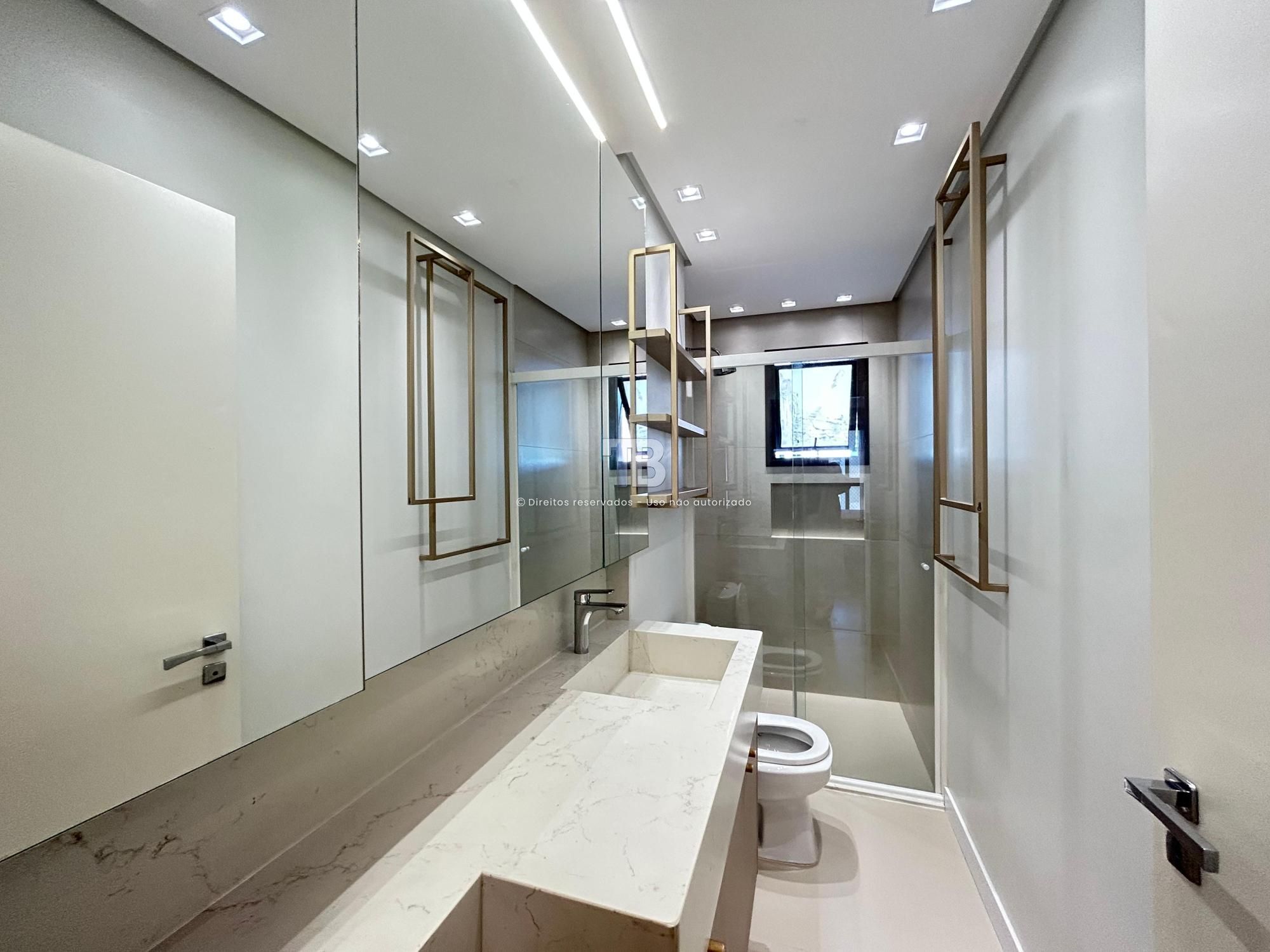 Apartamento Semimobiliado com 3 suítes