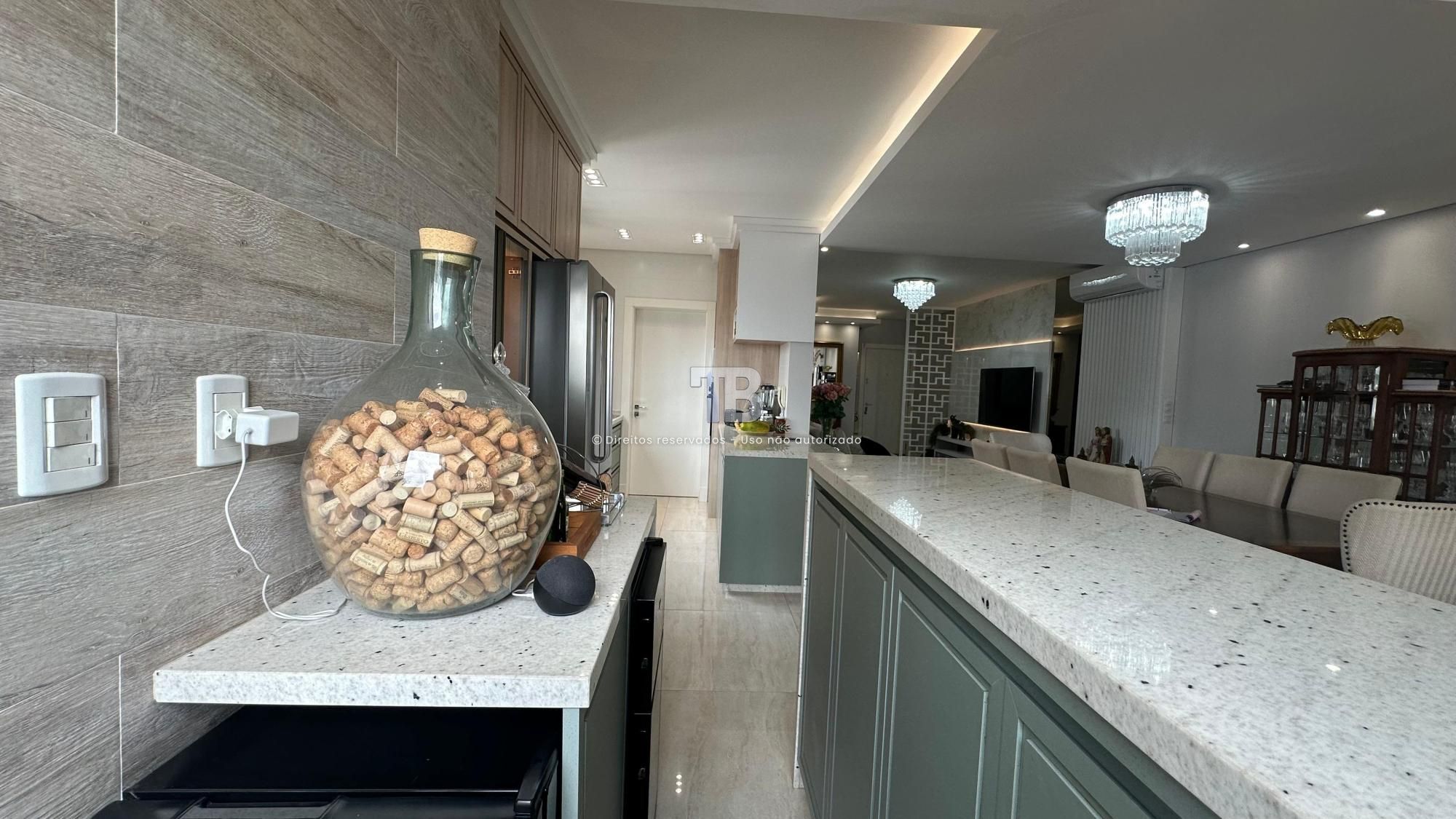 Apartamento Semimobiliado no Centro