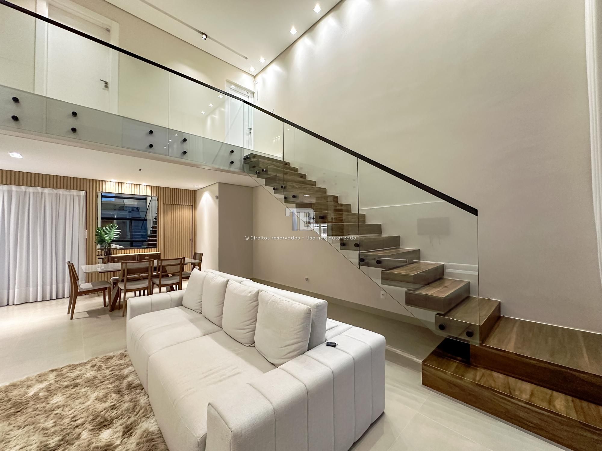 Casa semimobiliada - Alto Padrão