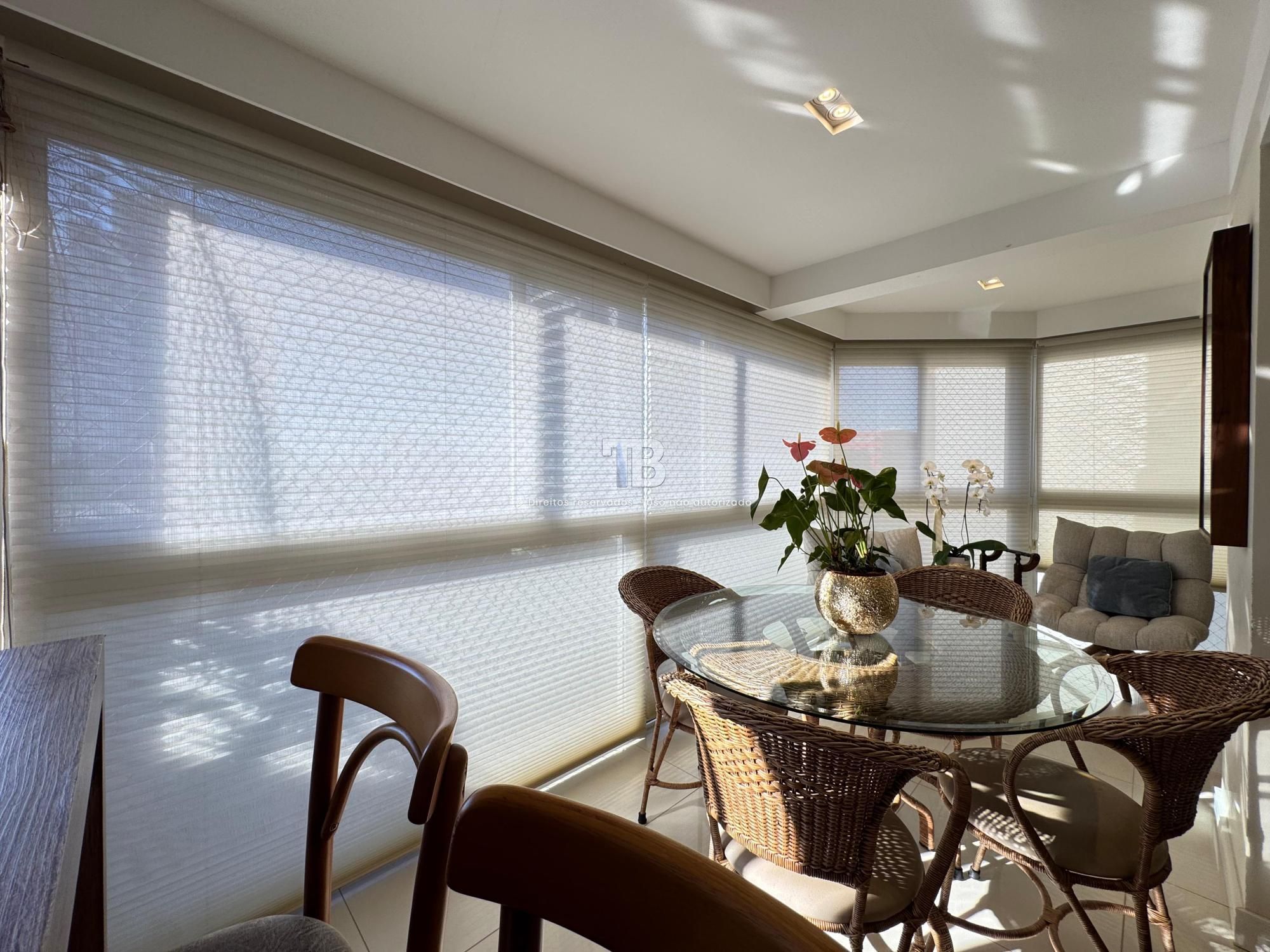 Apartamento com 4 dormitórios