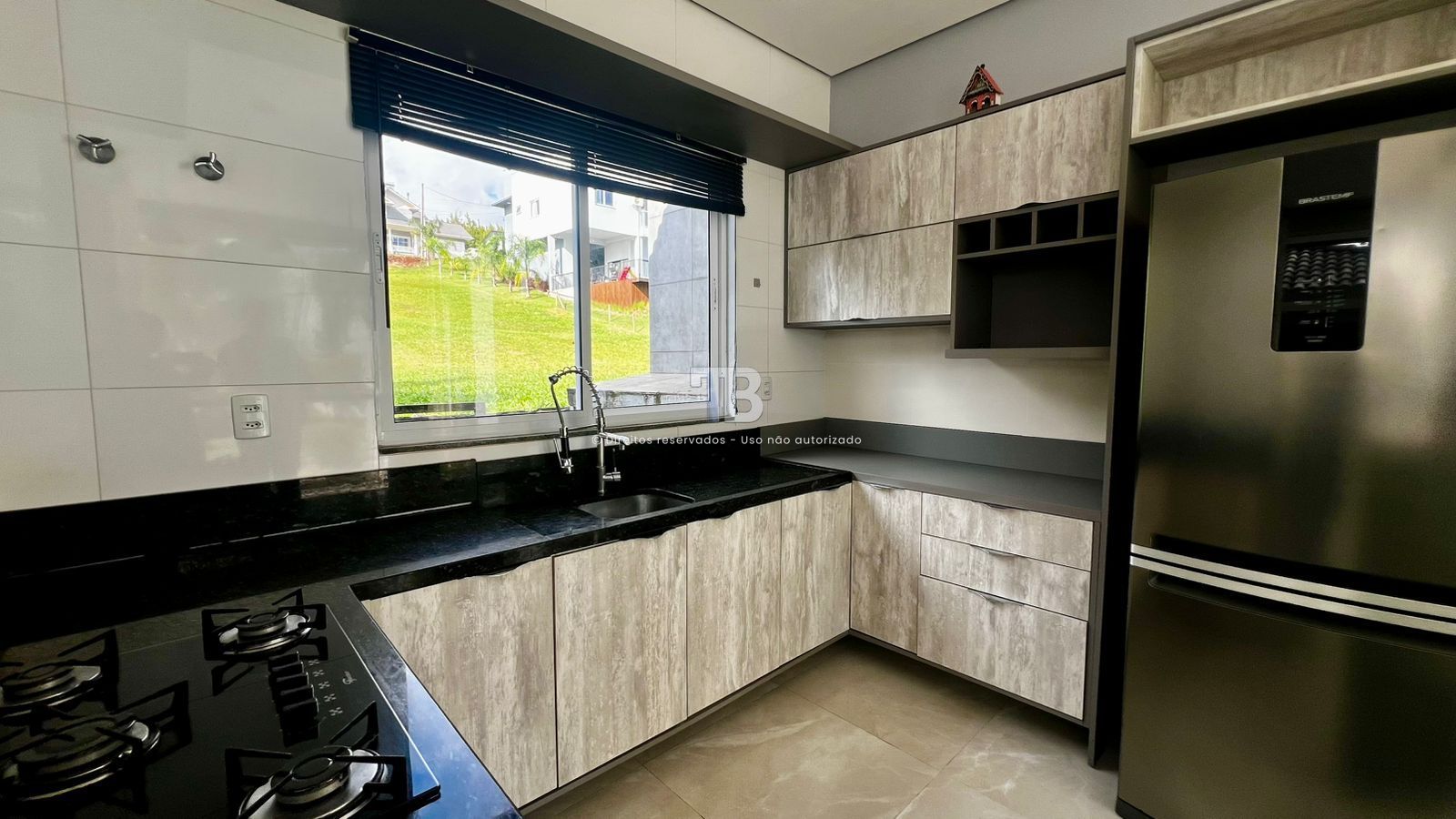 Casa em Condomínio Fechado Semimobiliada
