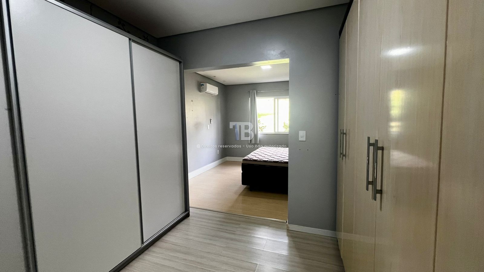 Casa em Condomínio Fechado Semimobiliada