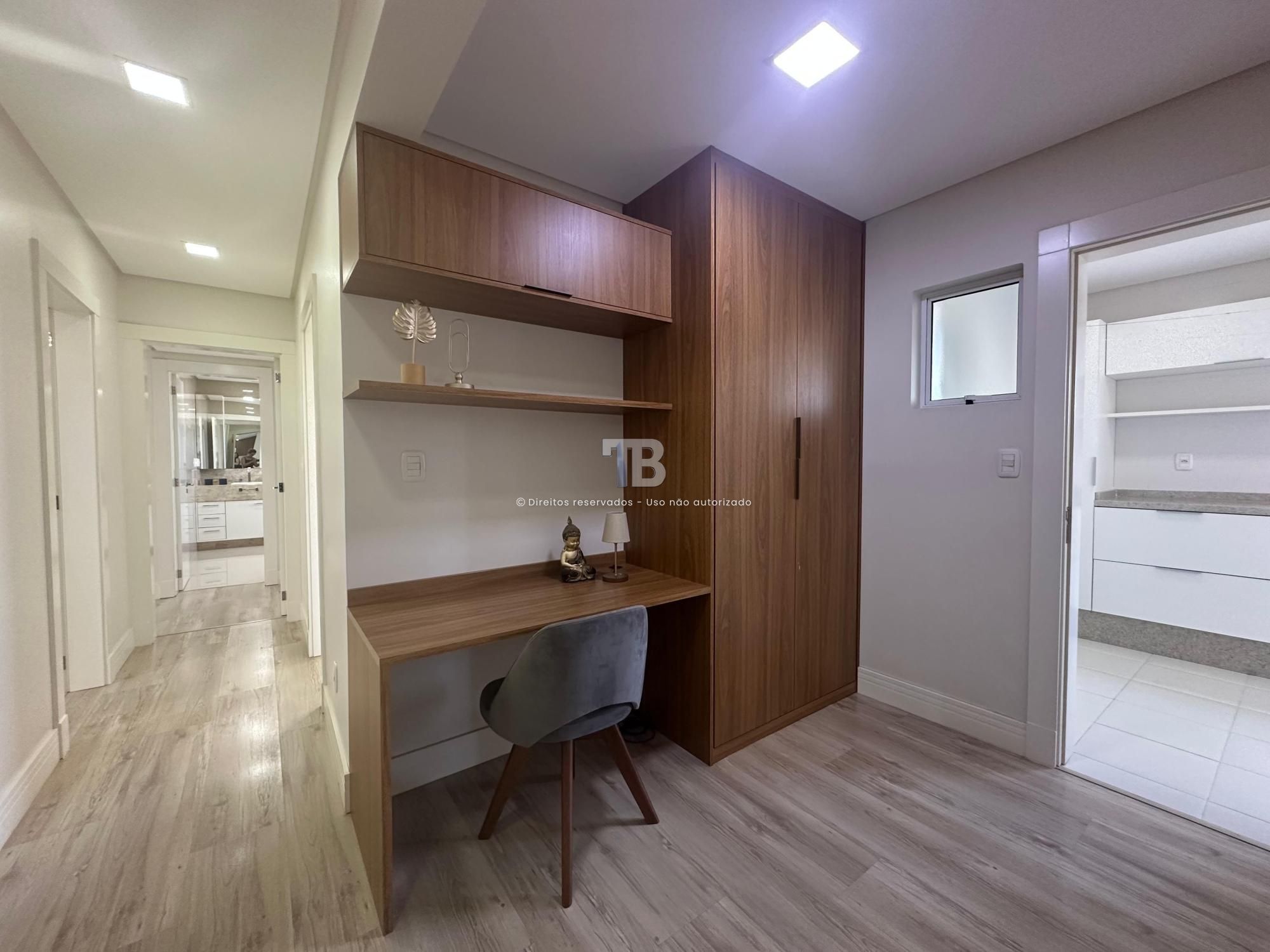 Apartamento de 3 Suítes, Centro