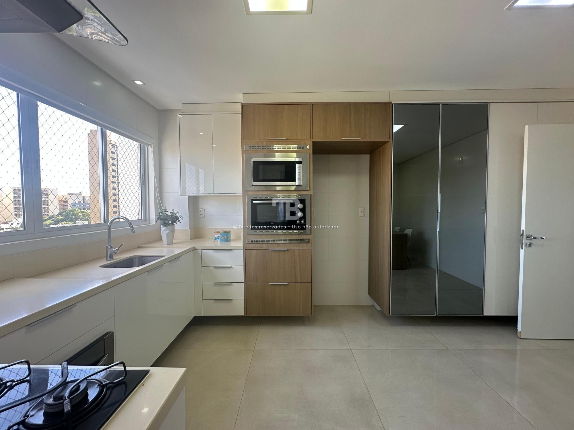 Apartamento de 3 Suítes, Centro