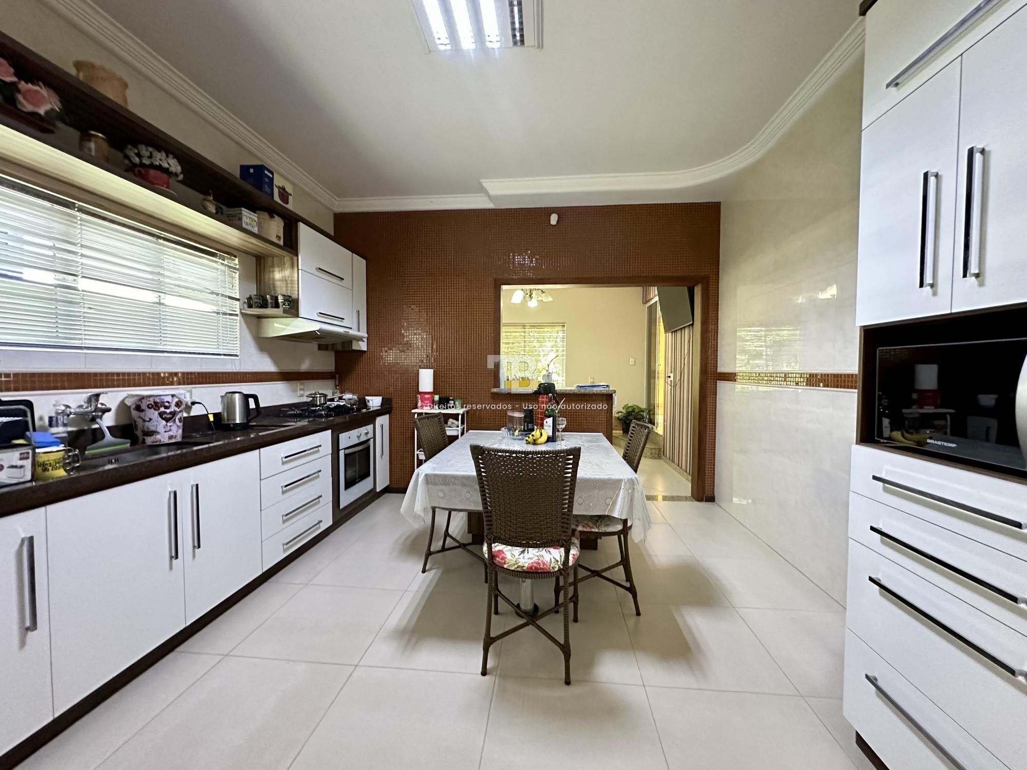 Casa com 4 Quartos - Jardim Itália