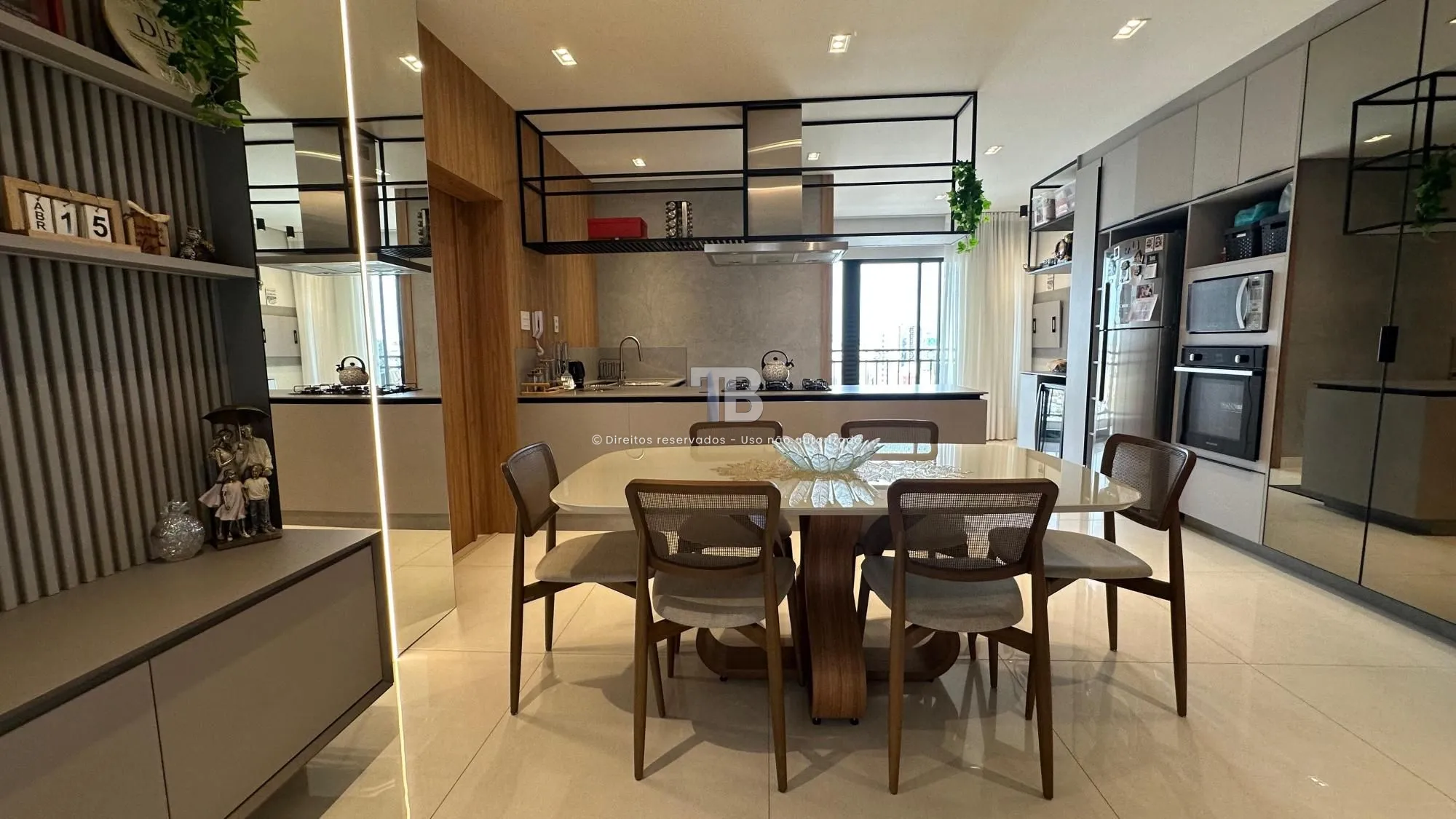 Apartamento Semimobiliado em ótima localização