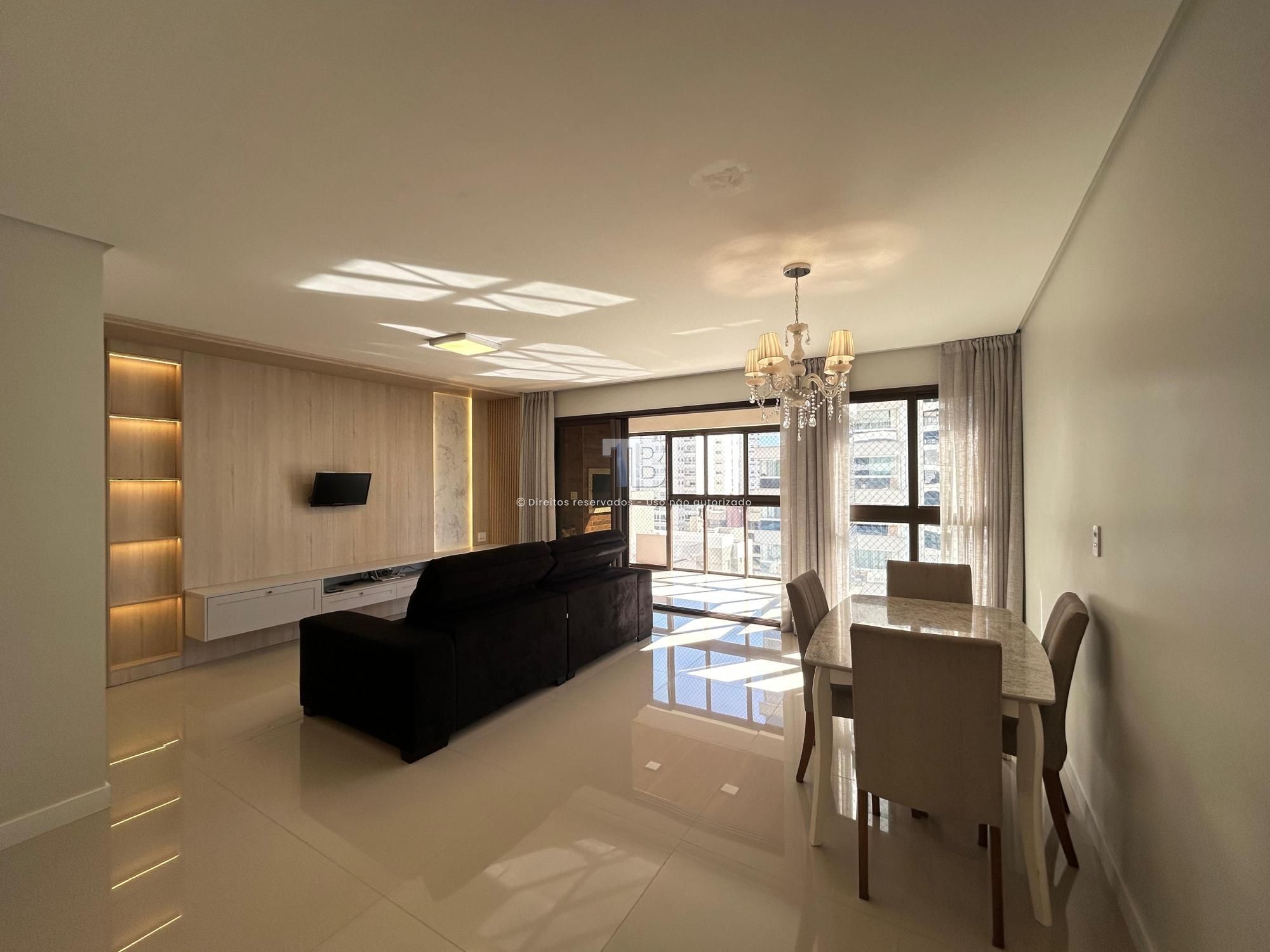 Apartamento Semimobiliado com 3 suítes