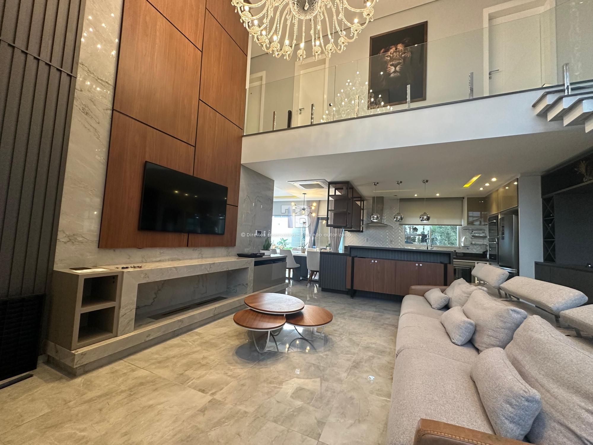 Casa Mobiliada com Piscina à Venda