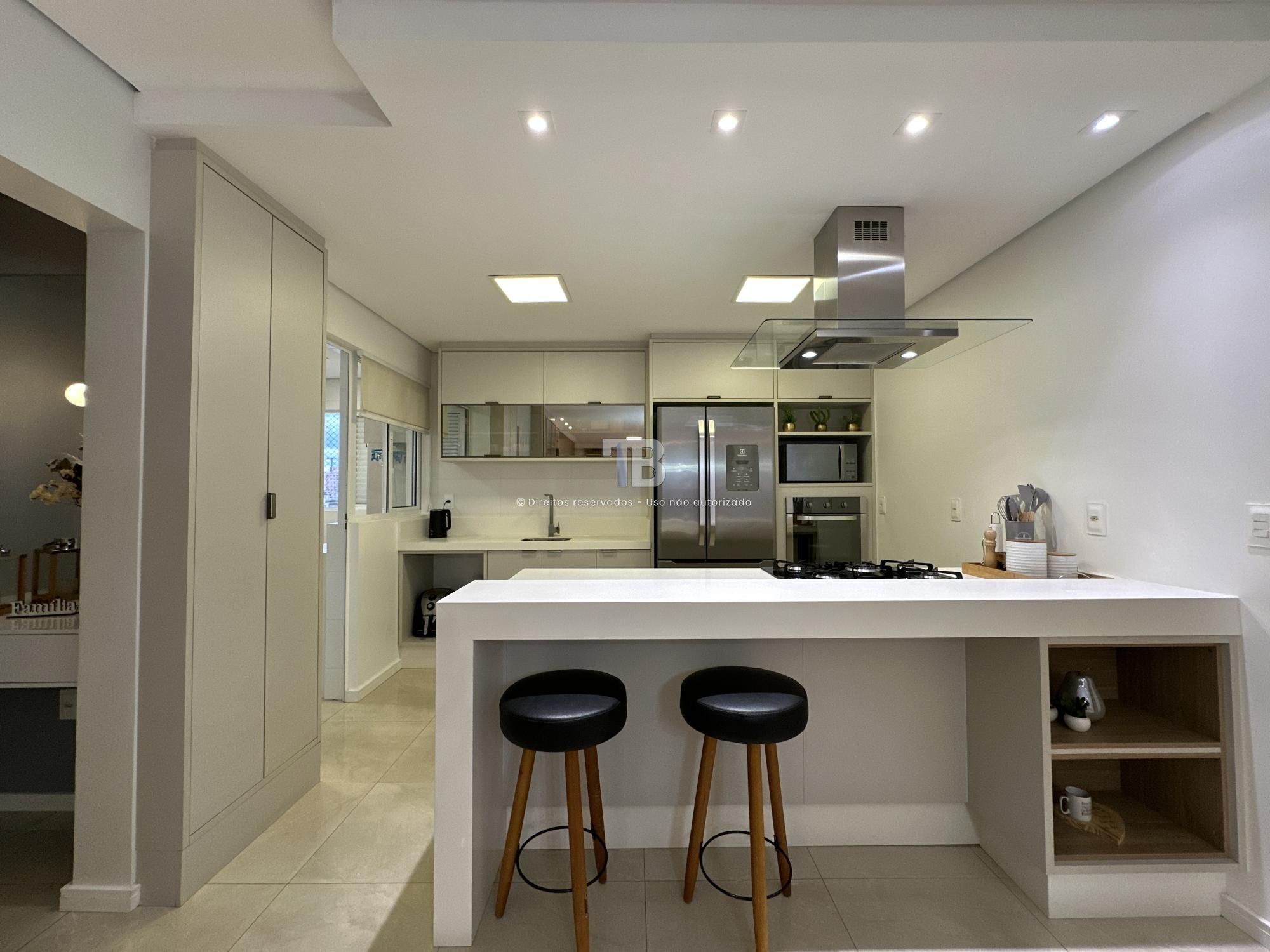 Apartamento três suítes