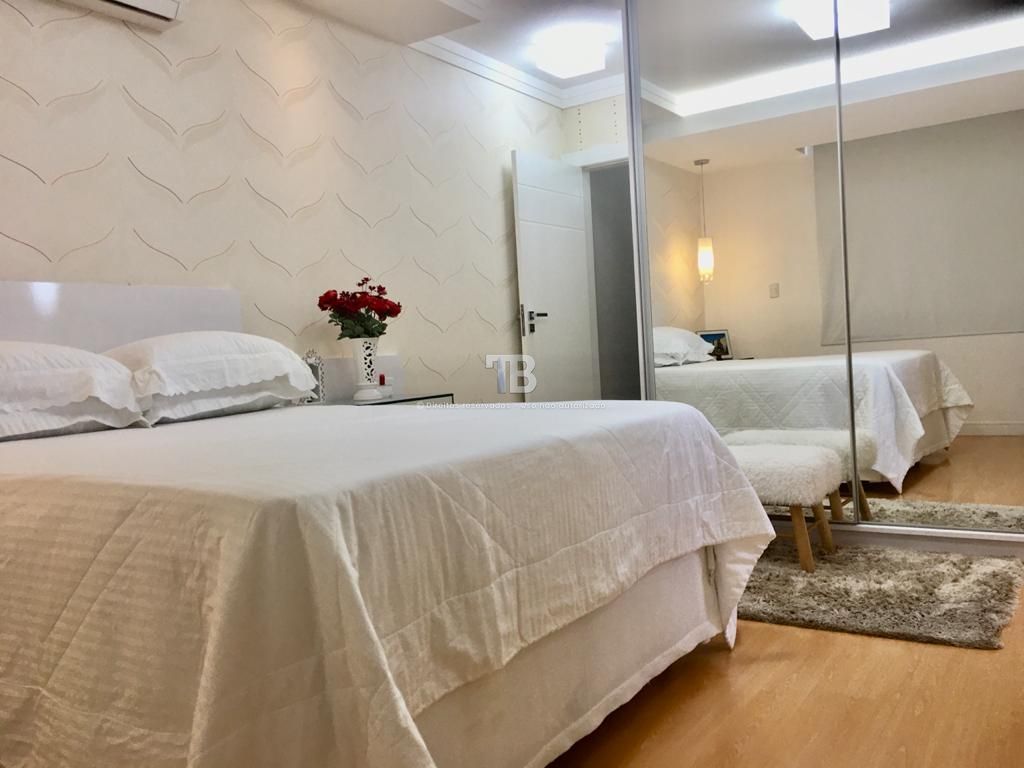 Casa semimobiliada com 3 suítes
