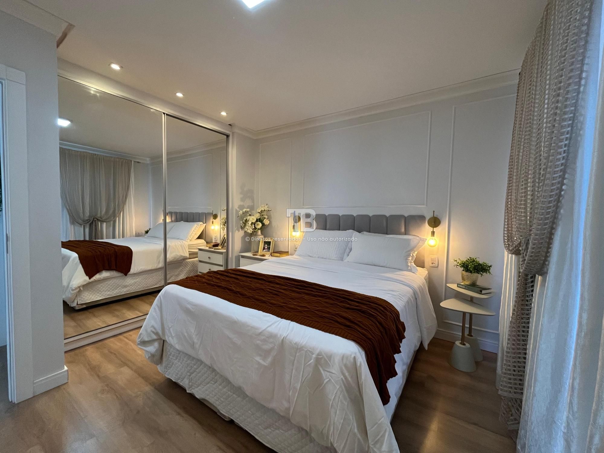 Casa com dois pavimentos à venda