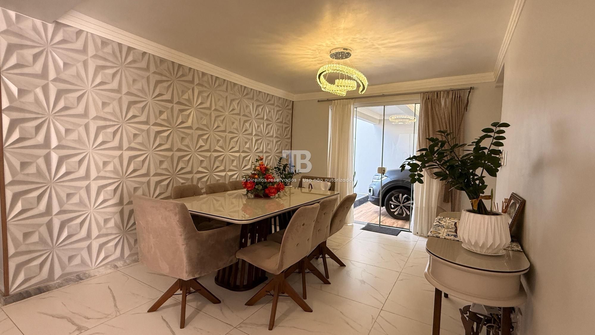 Casa Mobiliada à Venda