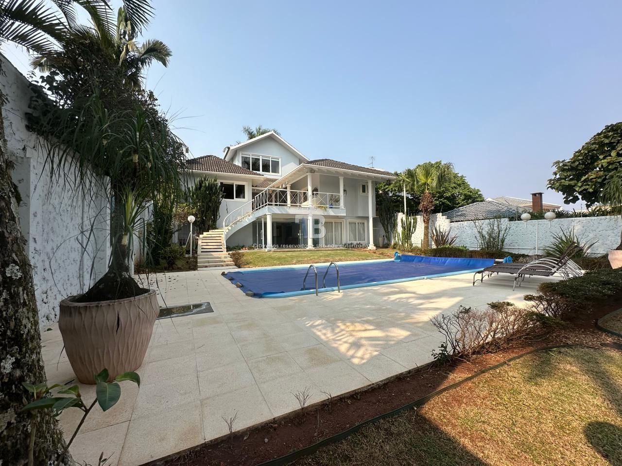 Casa Semimobiliada com 3 Suítes