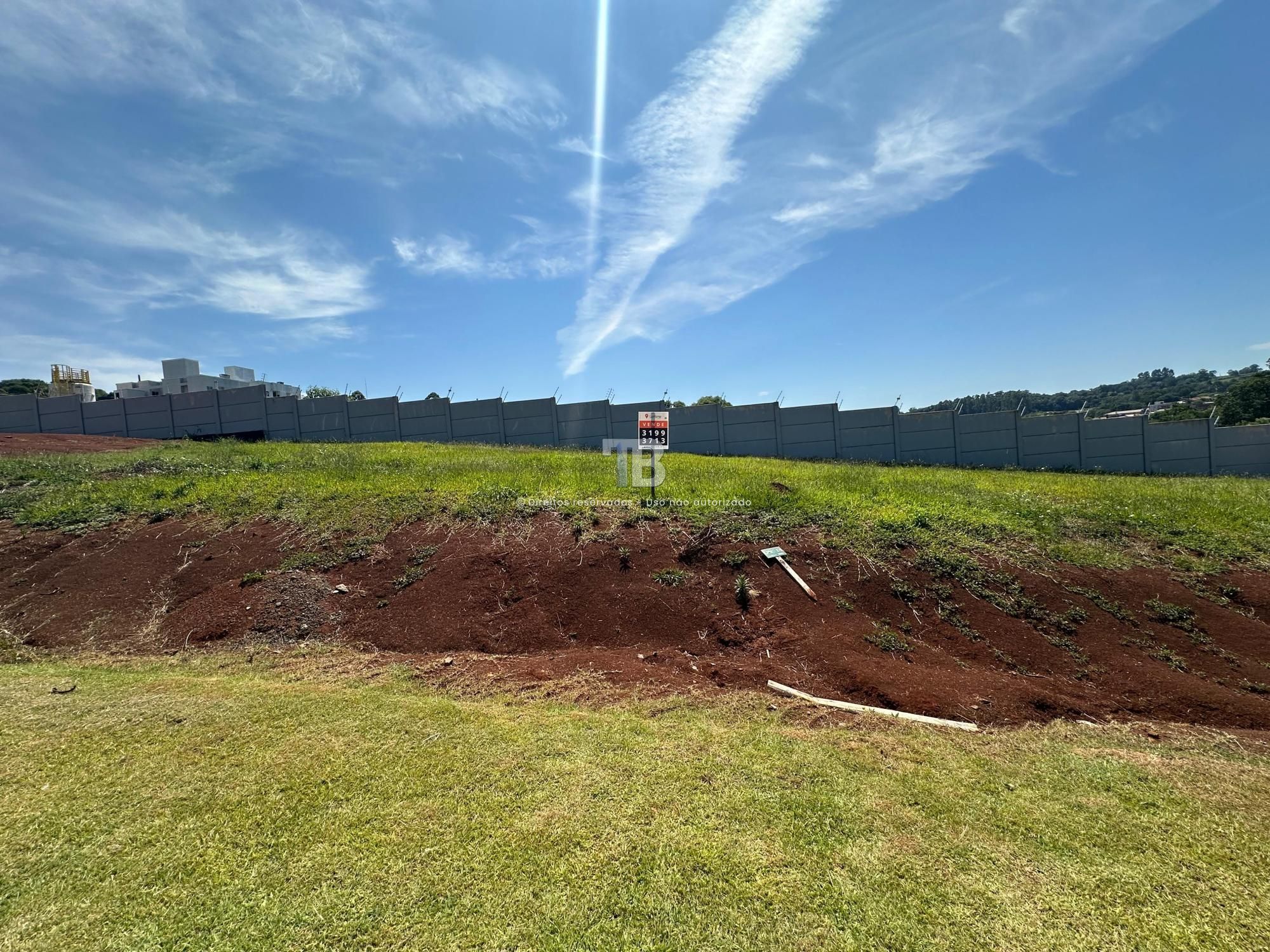 Terreno em condomínio fechado com 917,70m²