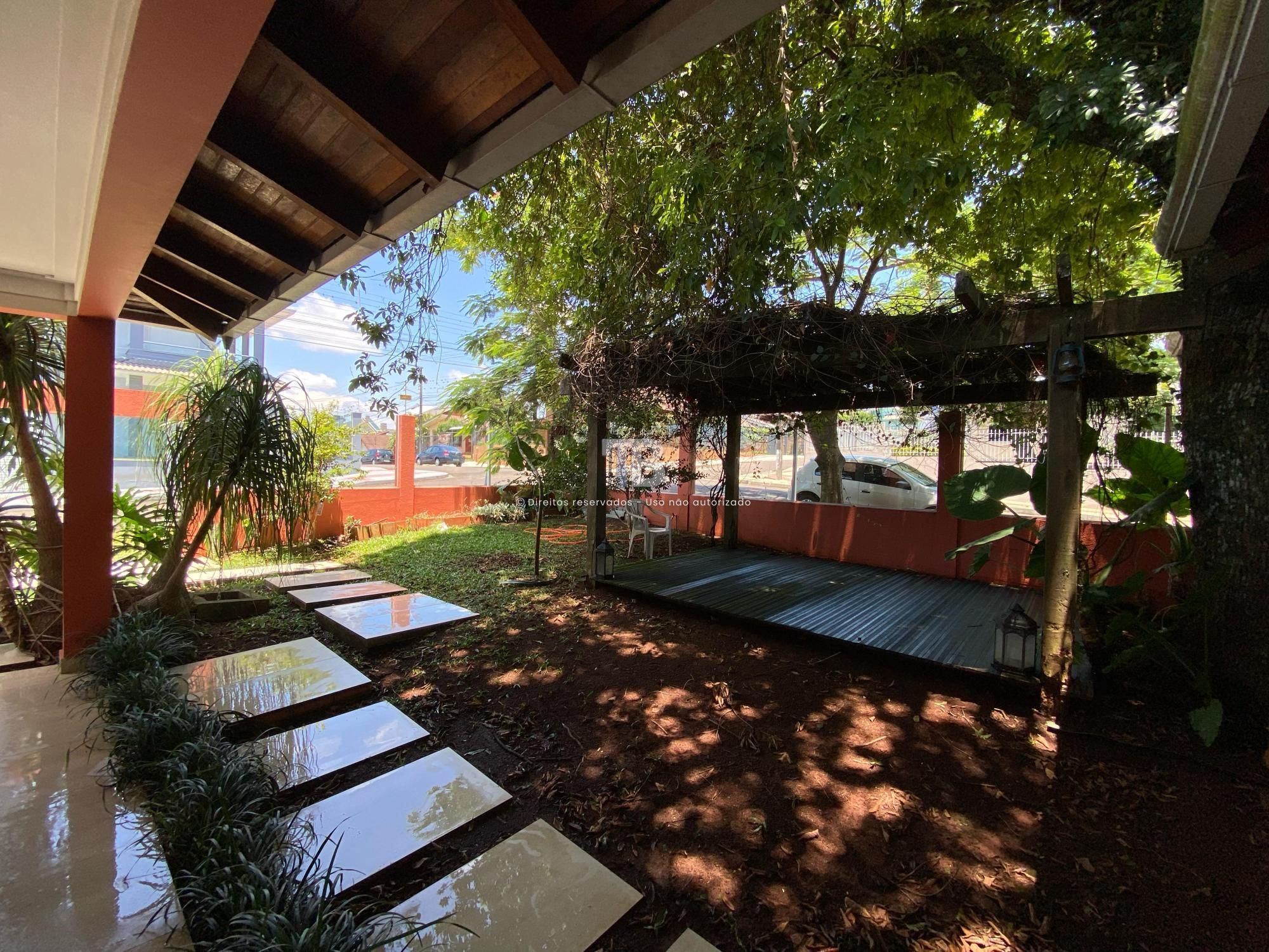 Casa Semimobiliada com Piscina