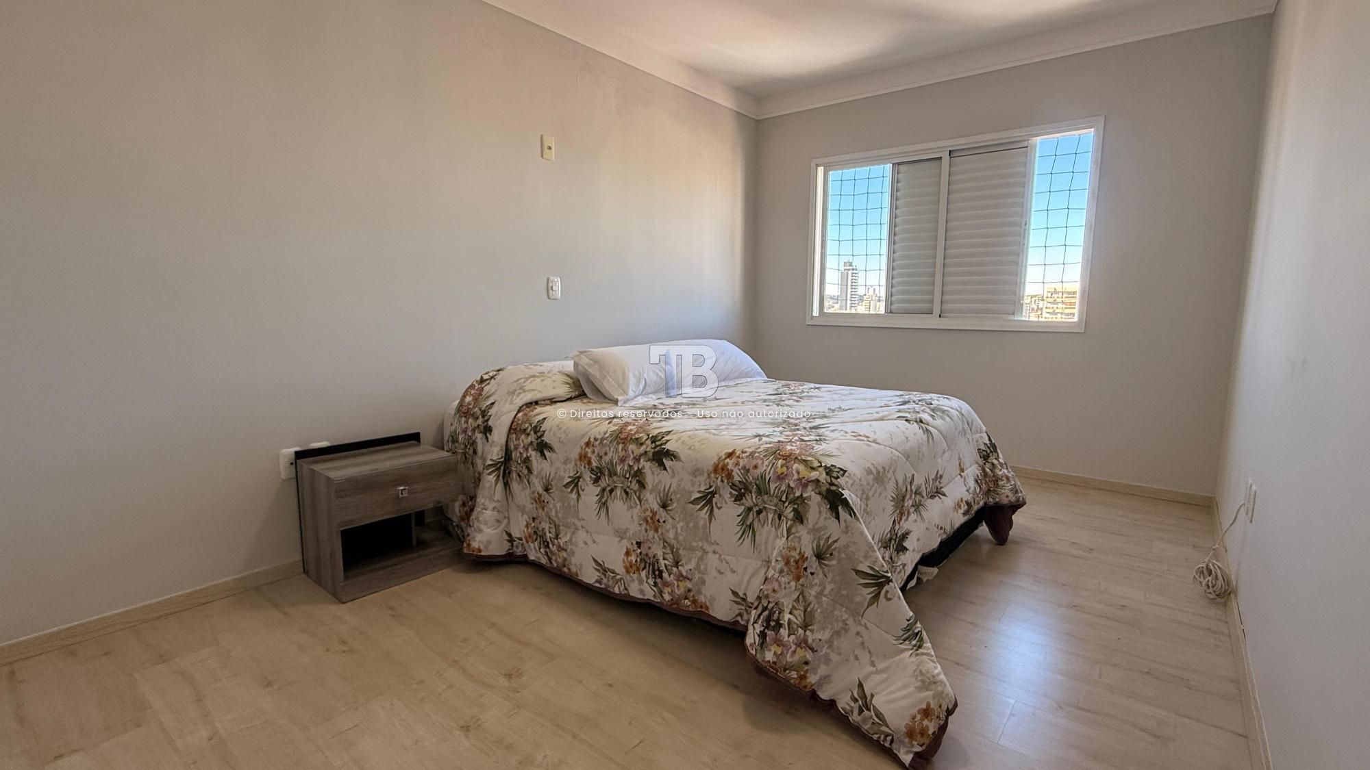 Apartamento Semimobiliado com 4 dormitórios