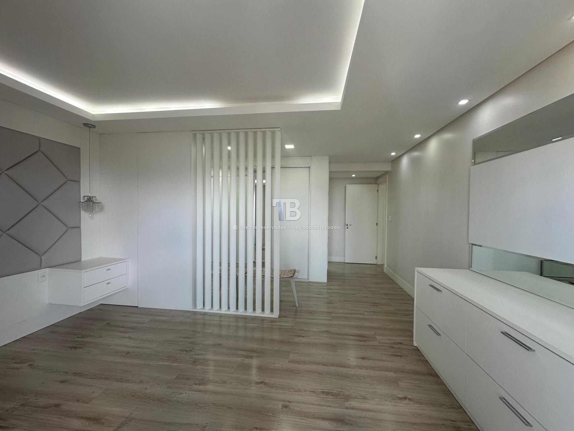 Apartamento de 3 Suítes, Centro