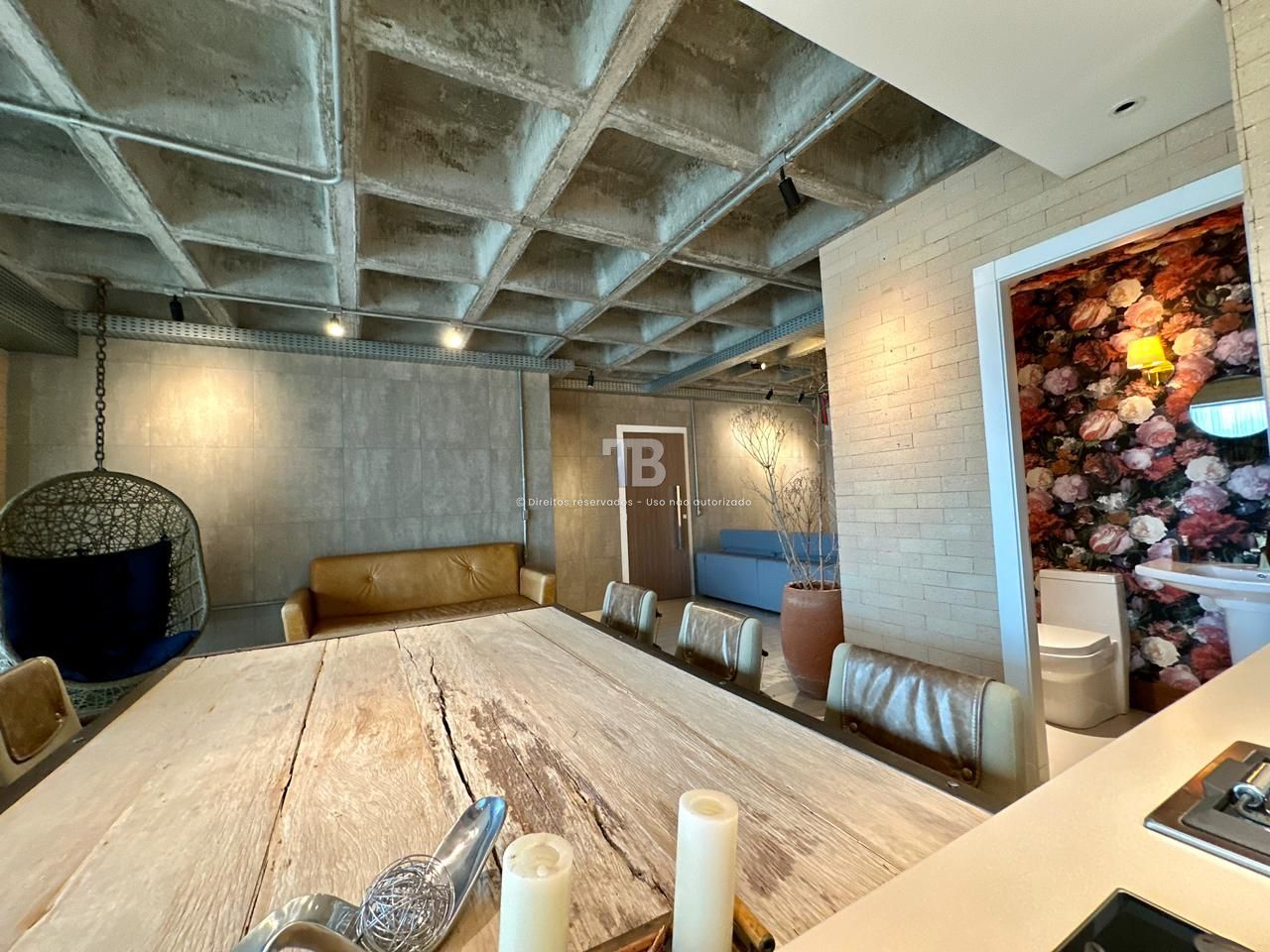 Apartamento Semimobiliado à Venda