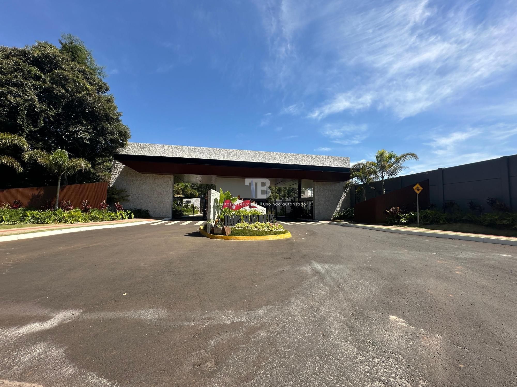 Terreno em condomínio fechado com 917,70m²