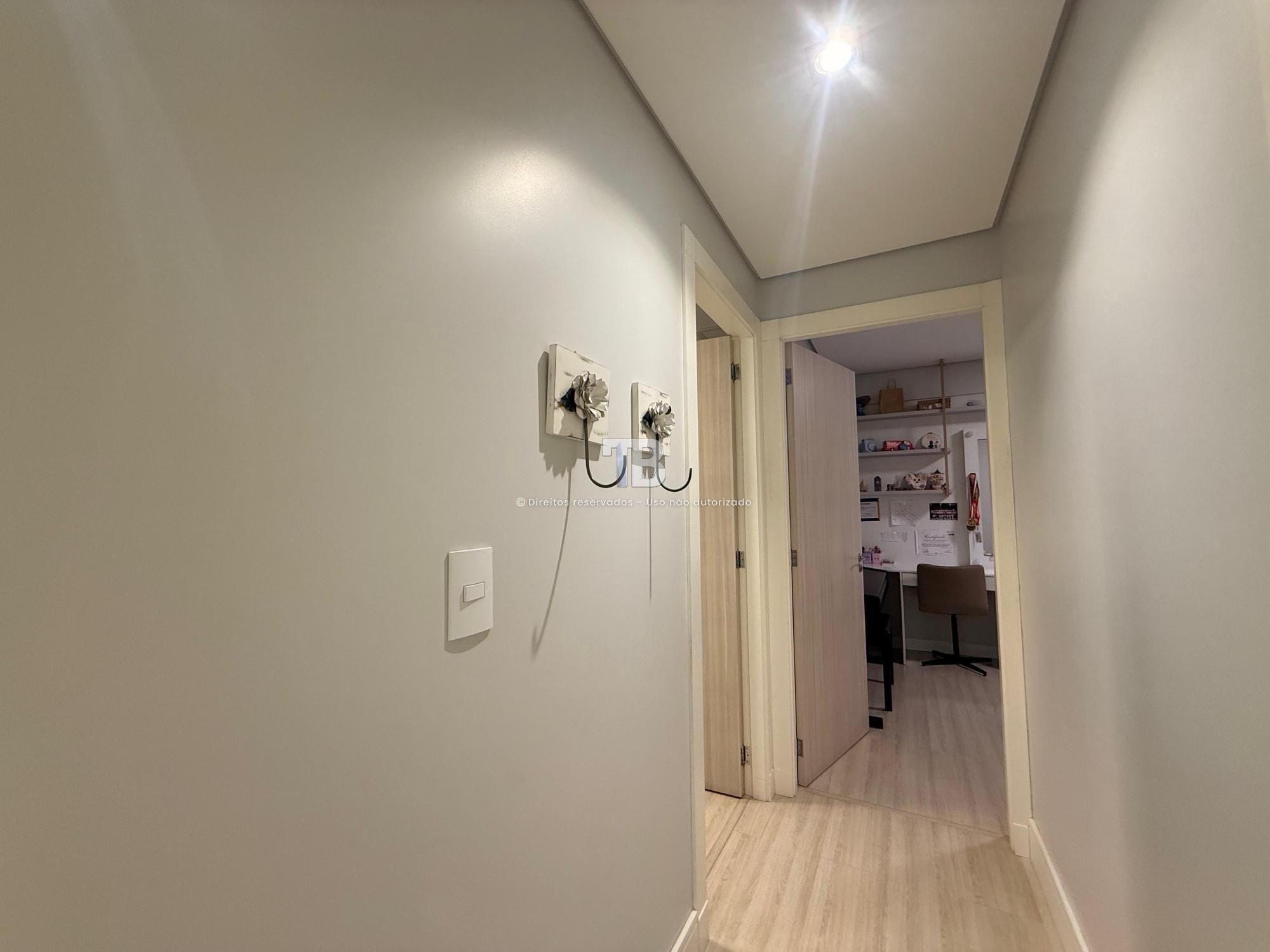 Apartamento Semimobiliado com 3 dormitórios