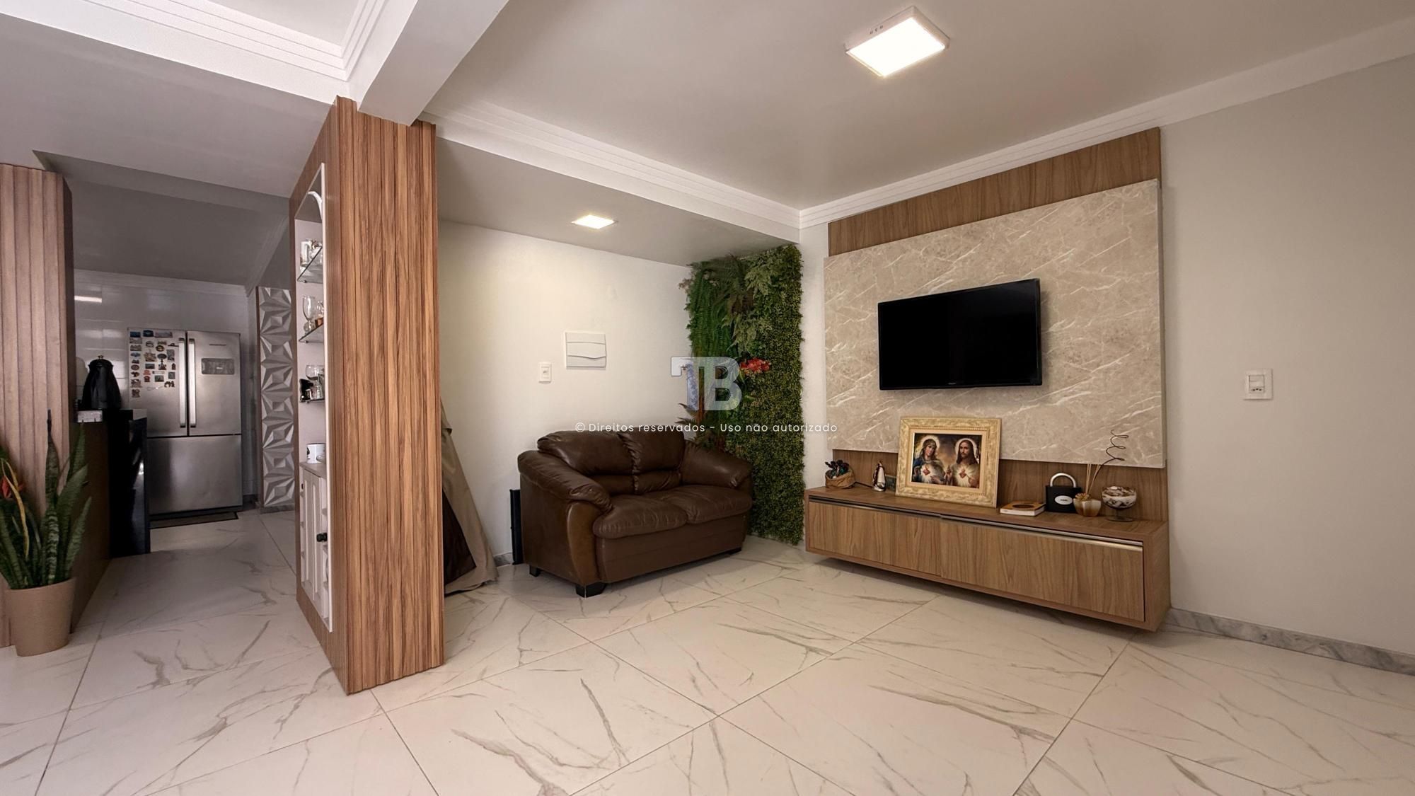 Casa Mobiliada à Venda